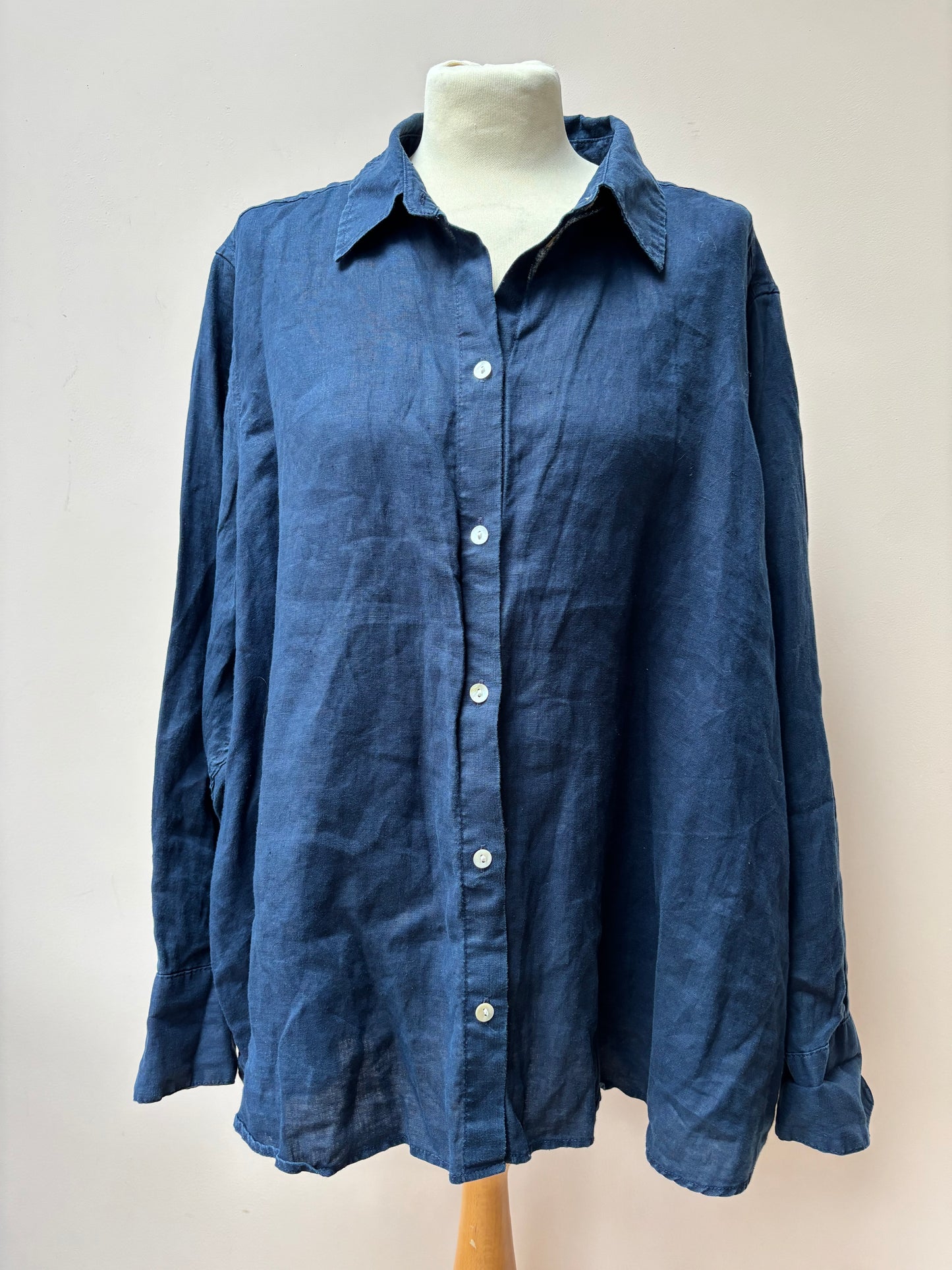 Navy blue 100% linen shirt size 16/24