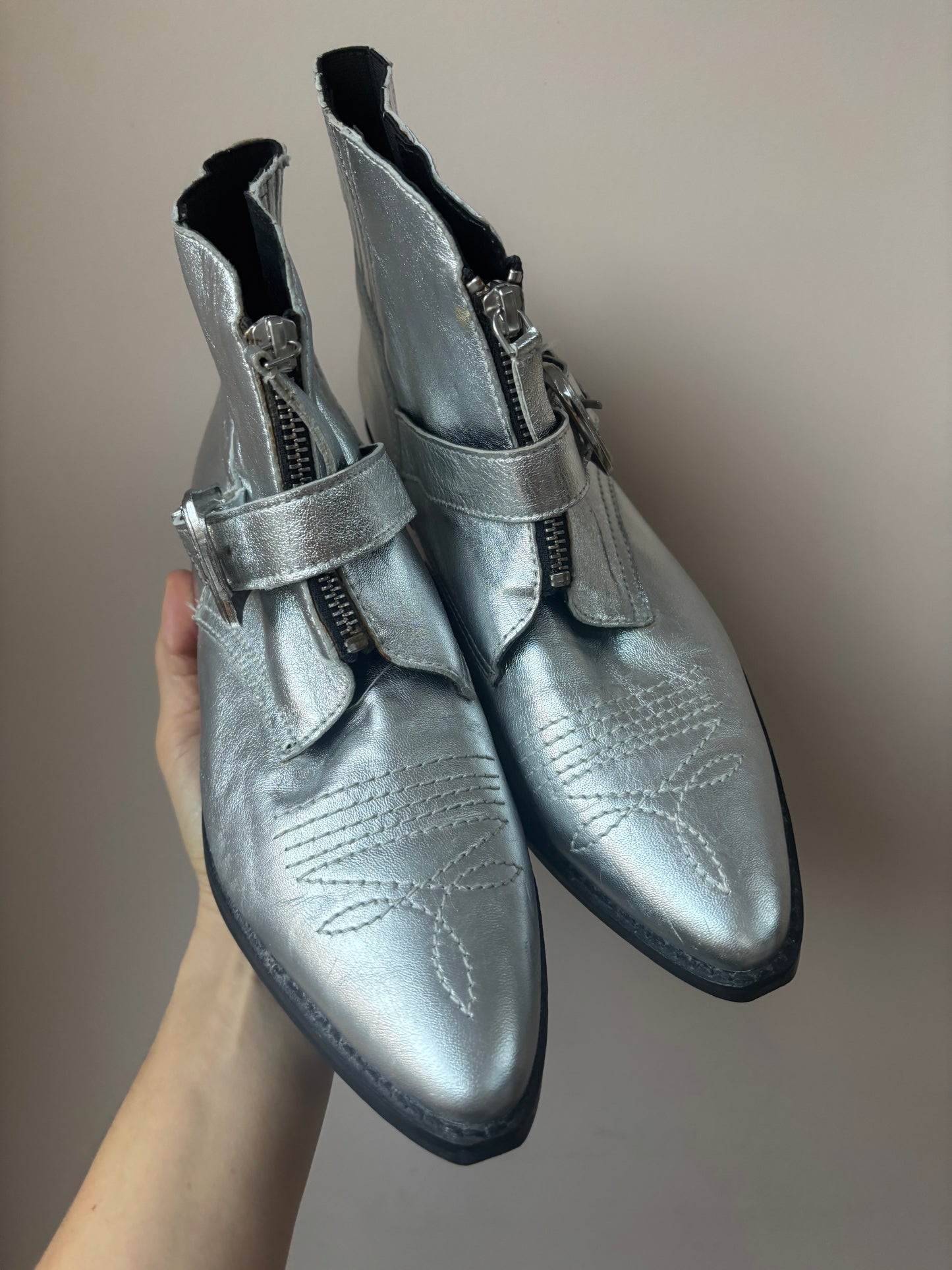Silver leather boots size UK6