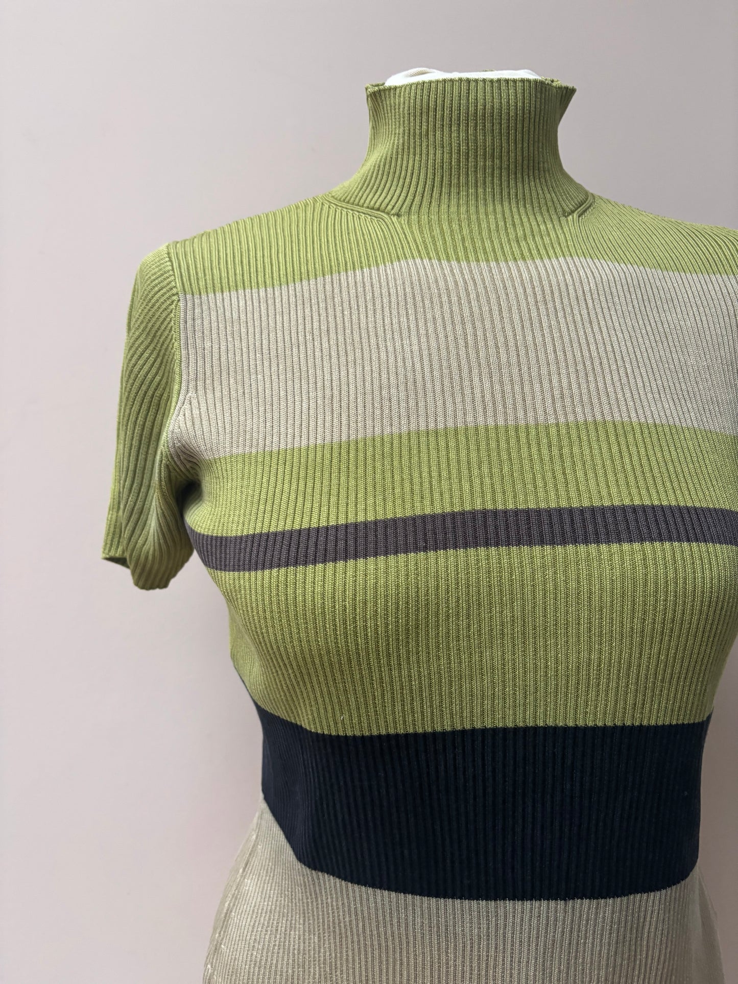 Vintage 100% silk top size Medium