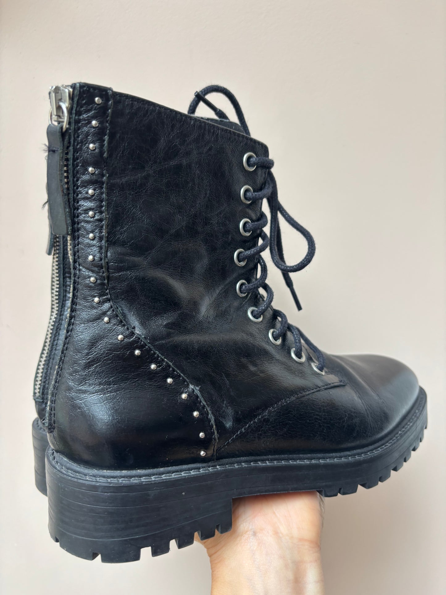 Black leather boots size UK3
