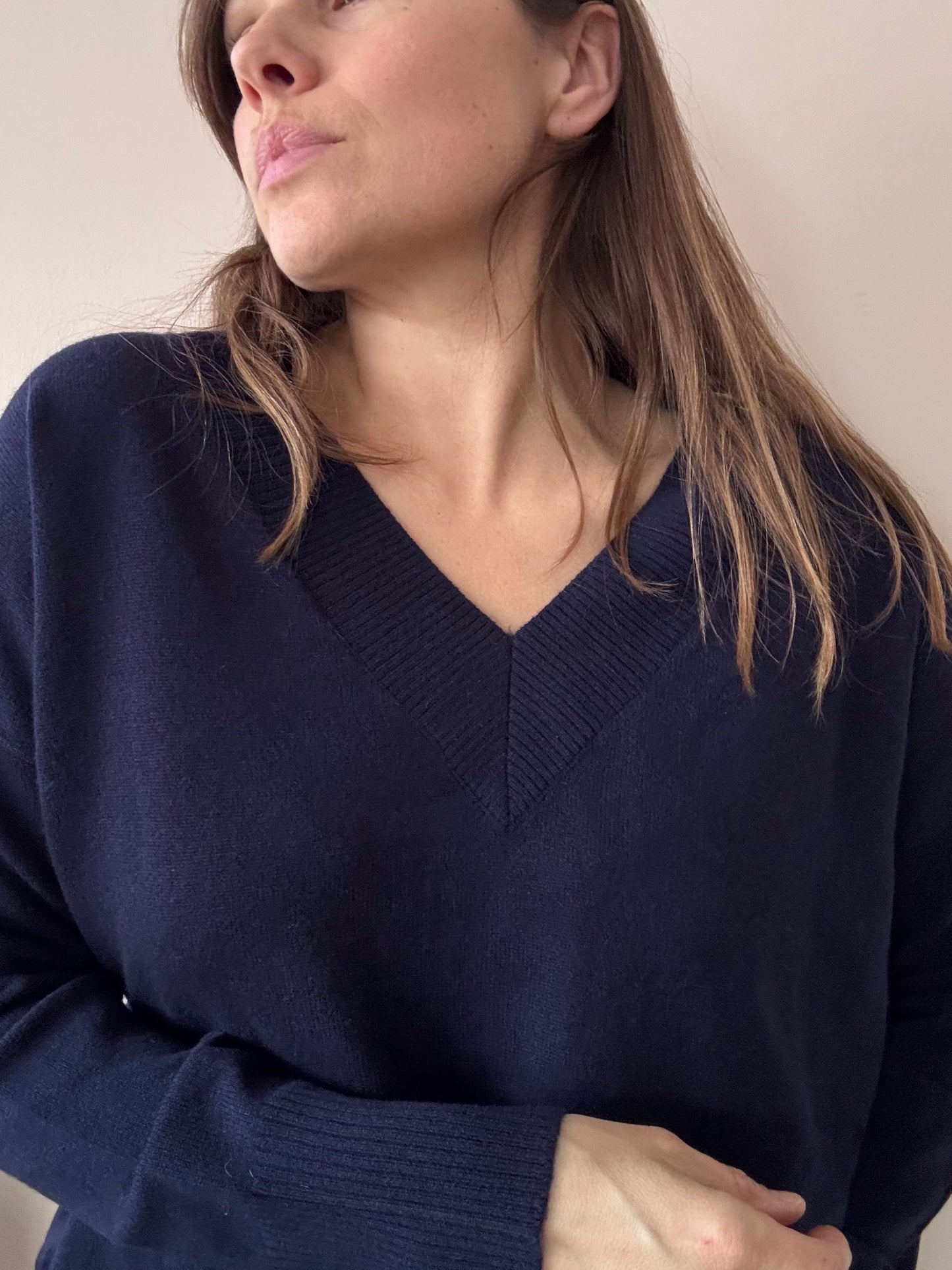 Merino wool and cashmere mix navy v neck jumper size Large