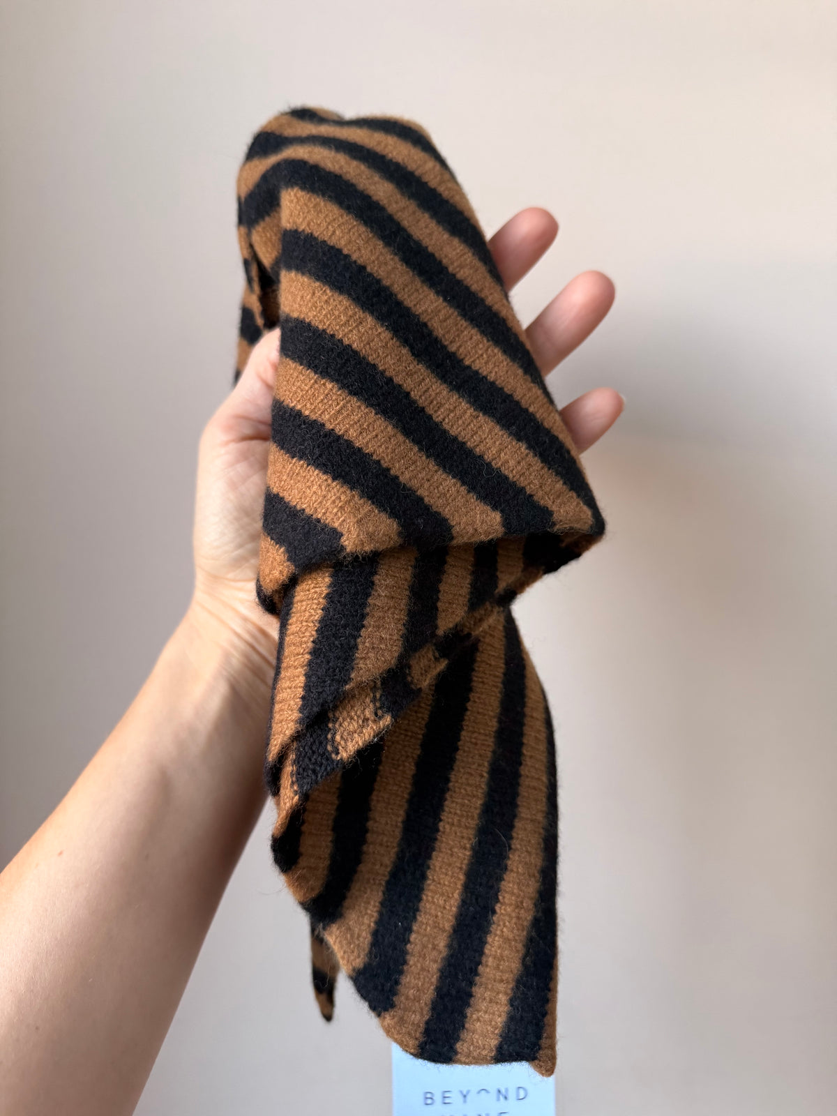 Beyond Nine 100% lambswool neck scarf BNWT