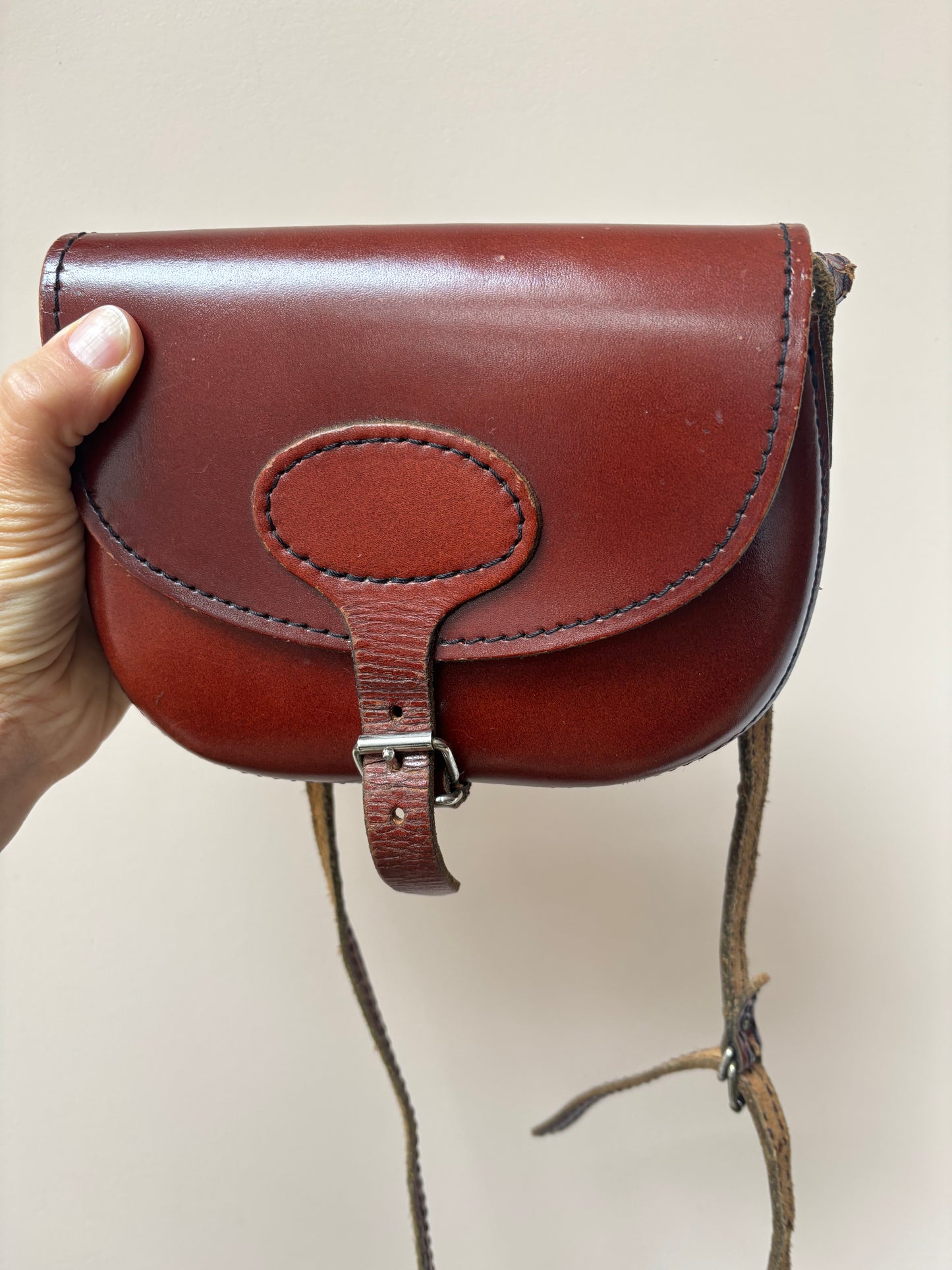 Vintage brown leather shoulder bag