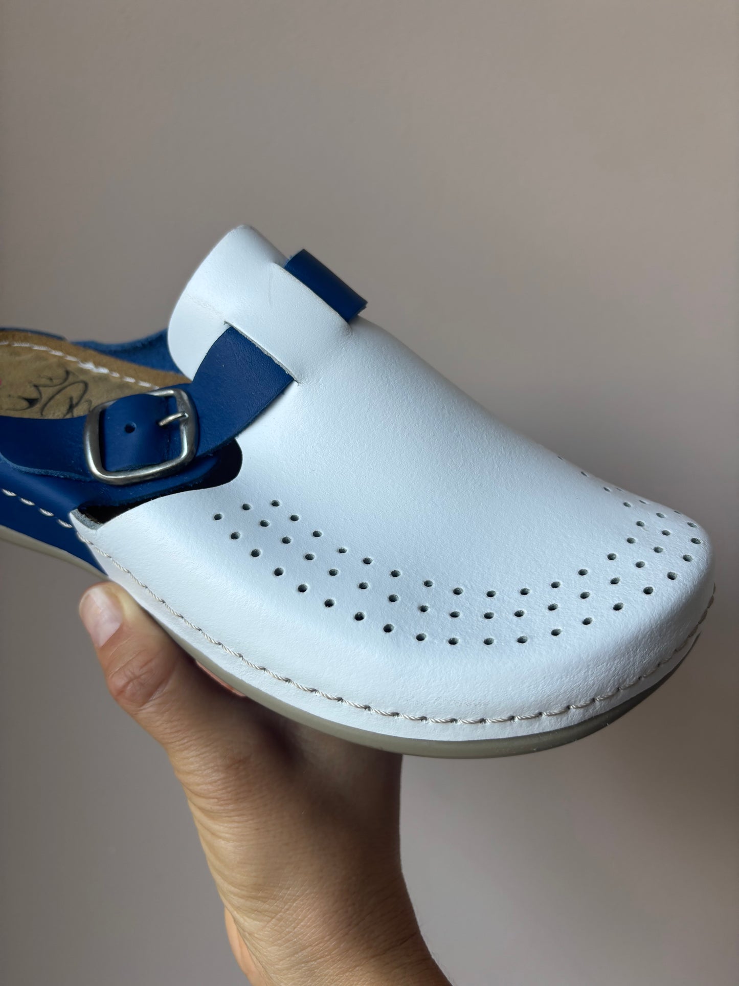 Vintage leather blue white clogs BNWT size 5