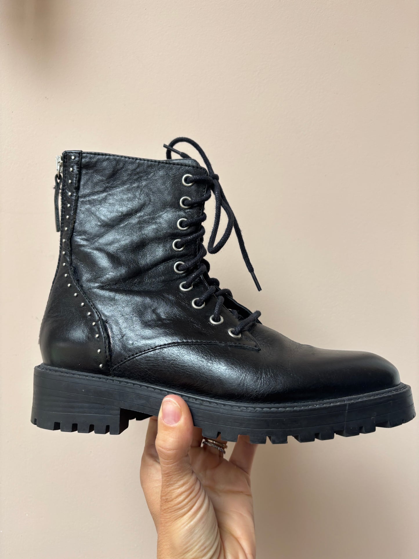 Black leather boots size UK3