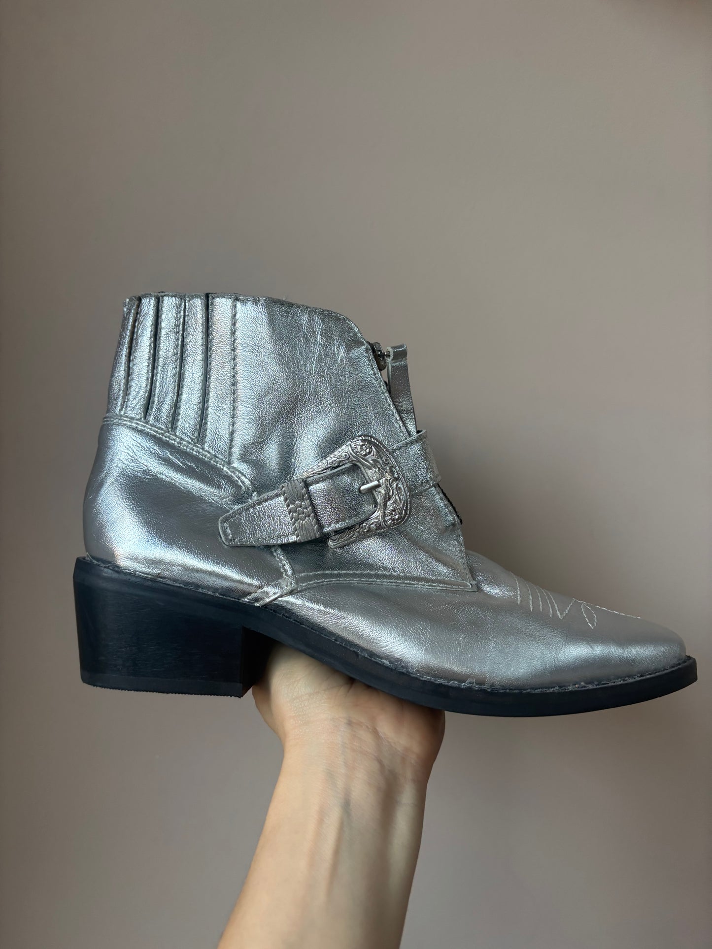 Silver leather boots size UK6