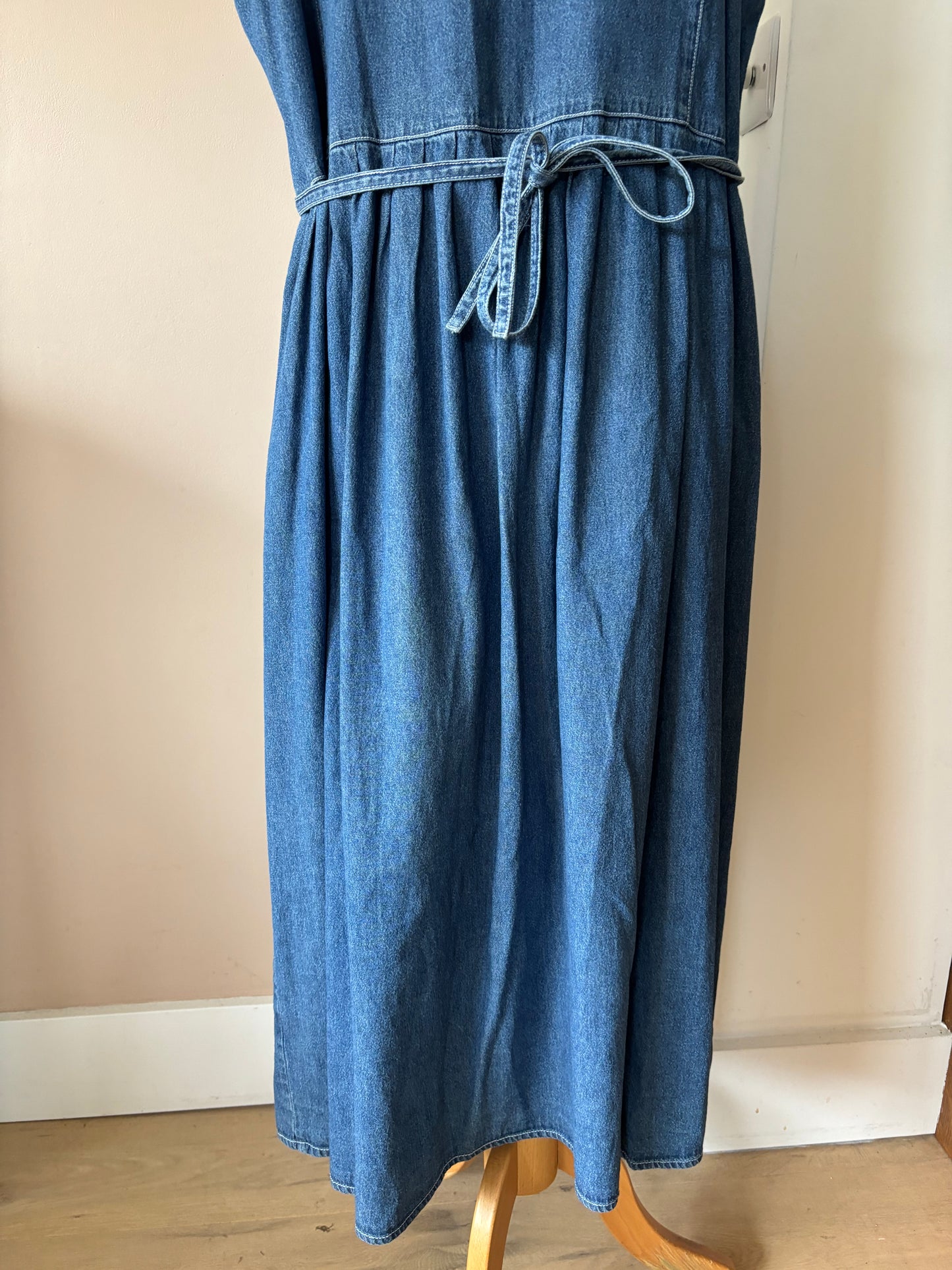 Vintage denim dress 100% cotton size 14/16
