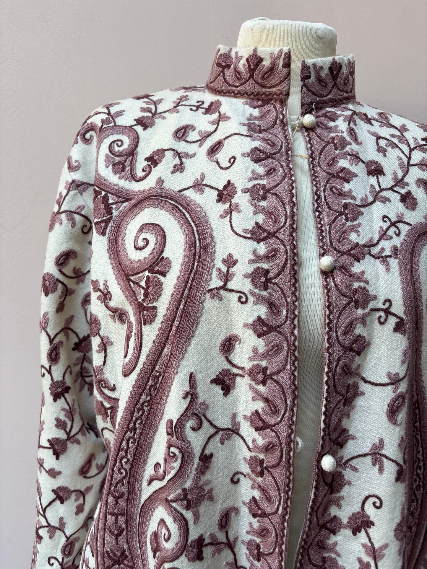 Vintage embroidered wool jacket size Medium