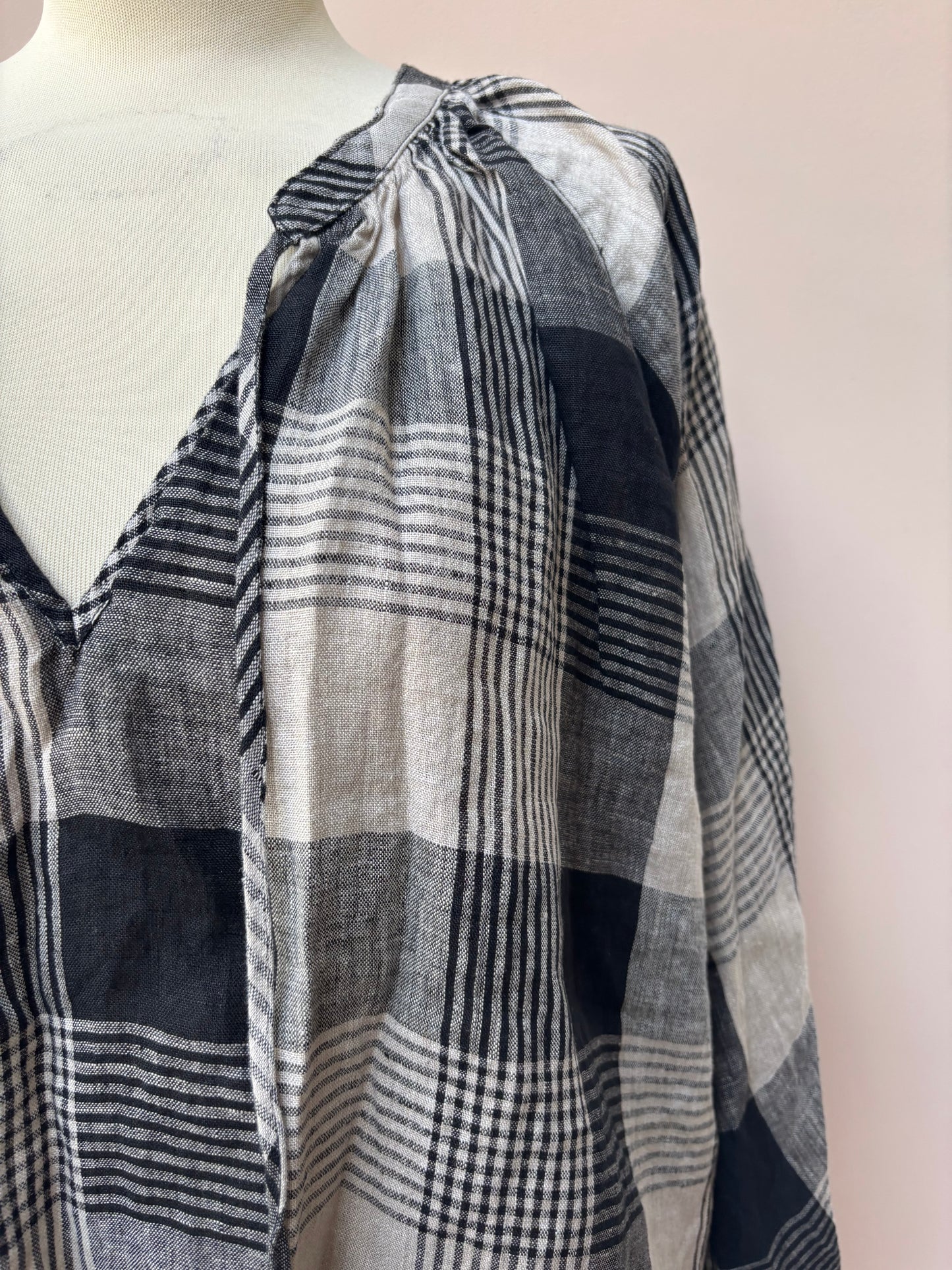 Check 100% linen puff sleeve top BNWT size 16/18