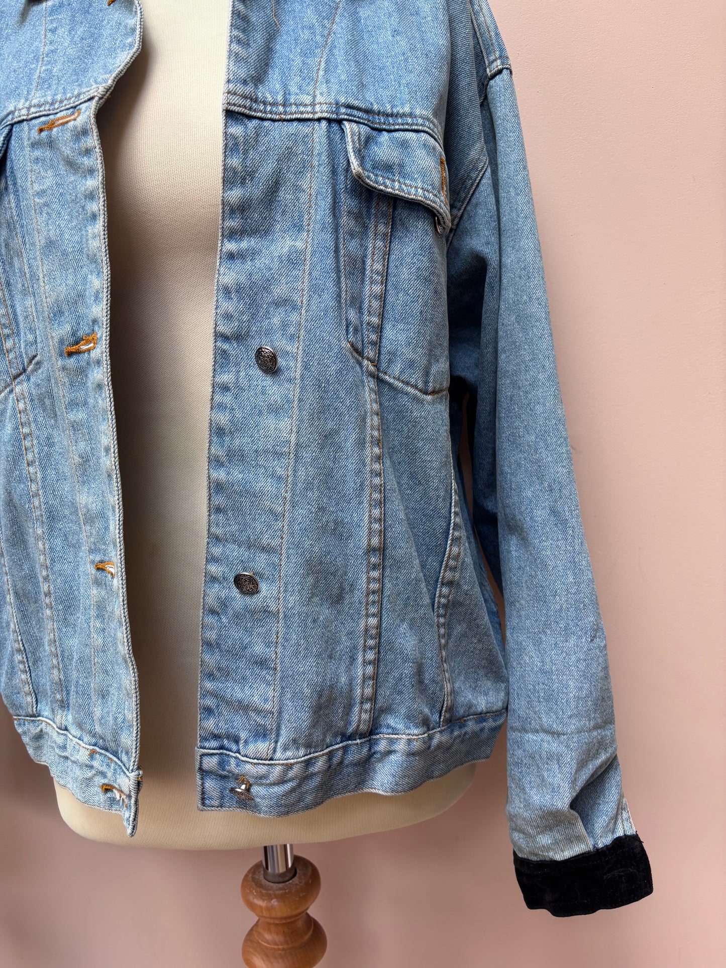 Vintage denim jacket size Medium