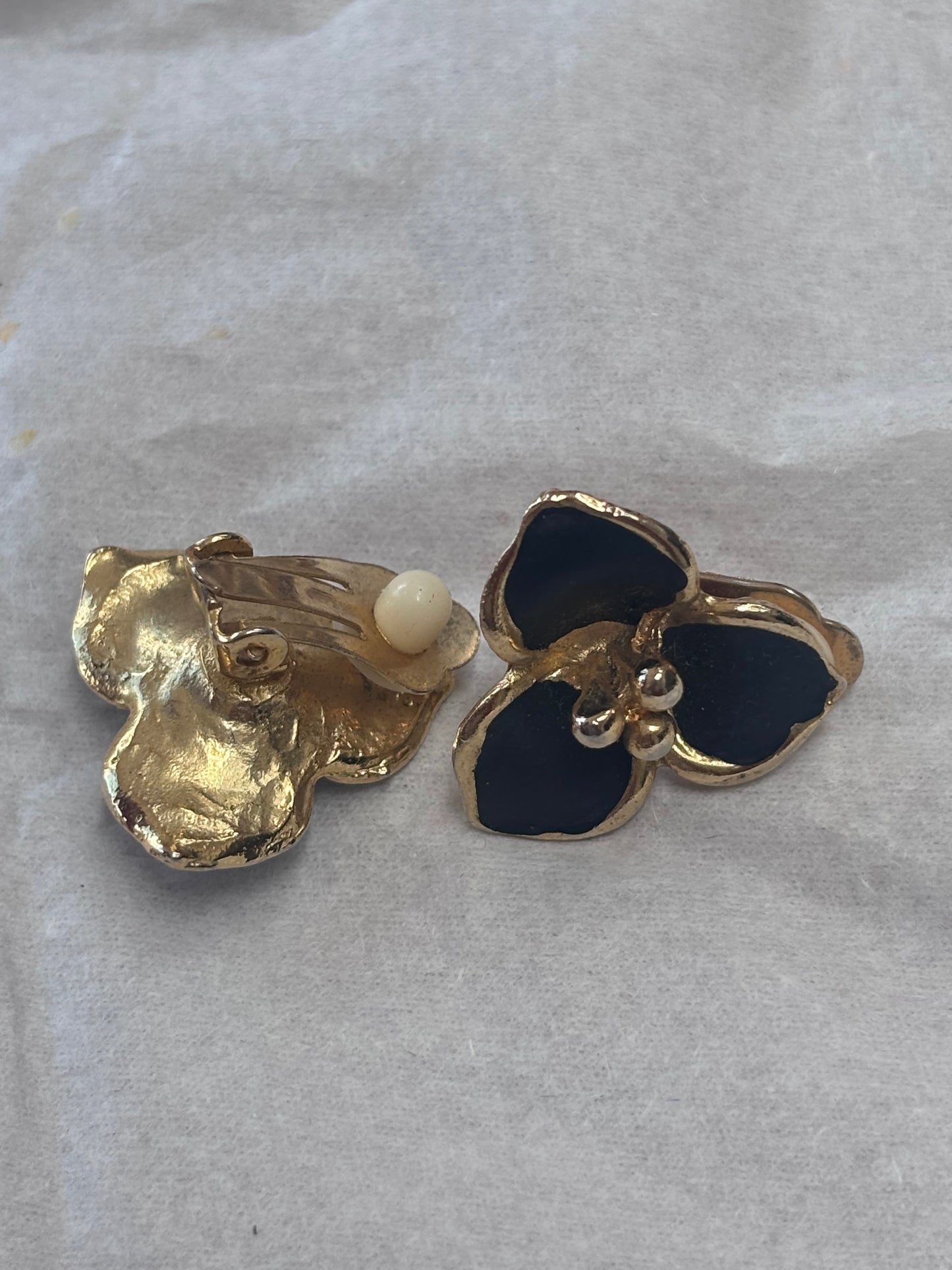 Beautiful gold black flower clip on earrings