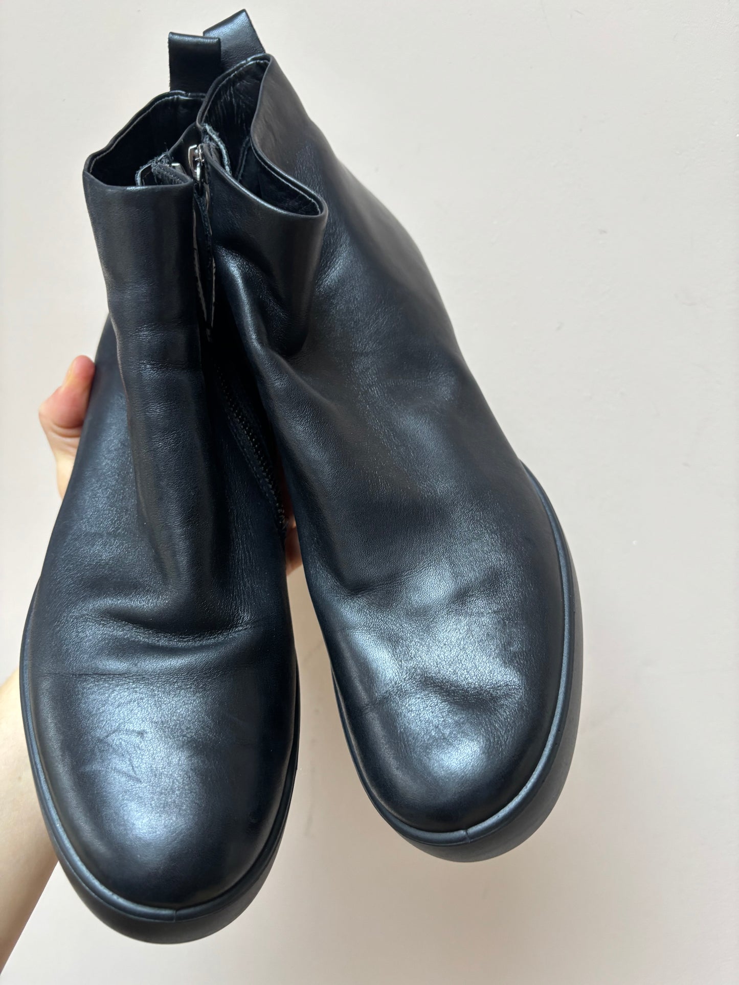 Soft black leather boots size 41 (UK8)