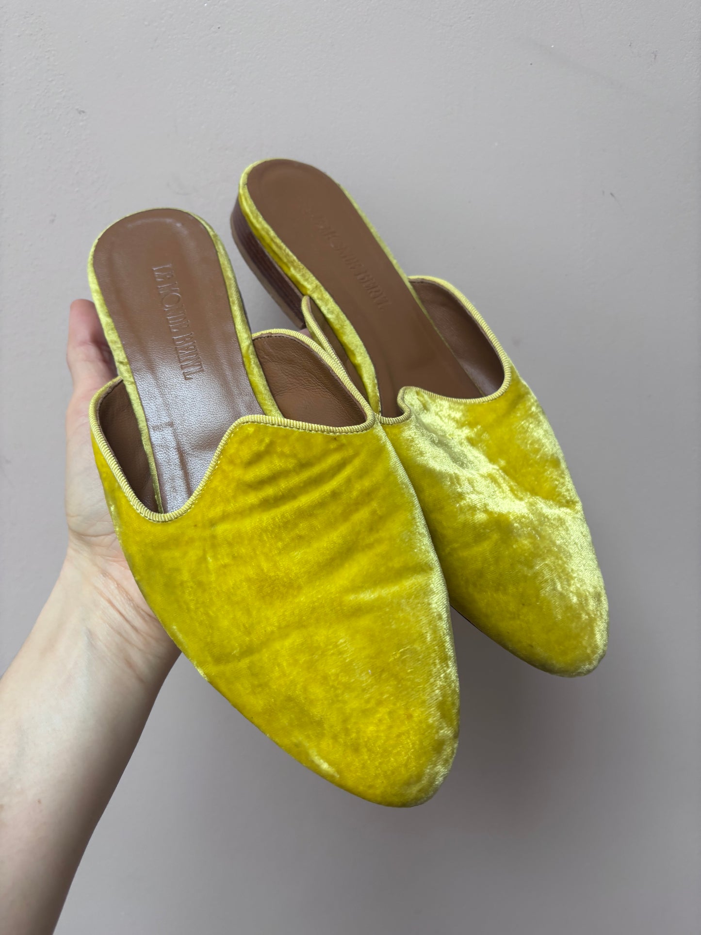 Le Monde Beryl yellow velvet leather flats size 5