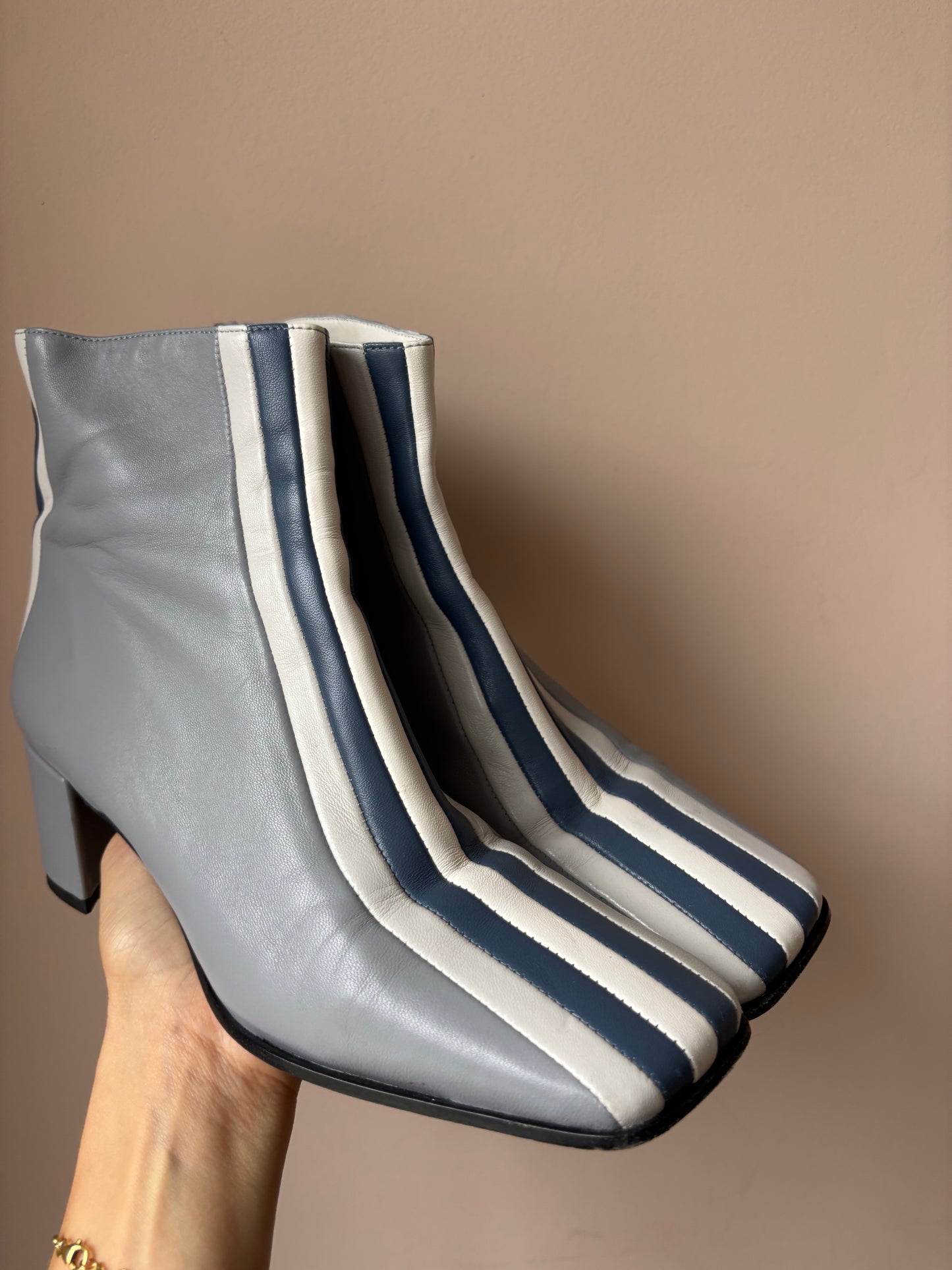 Striped pale blue leather boots size UK4