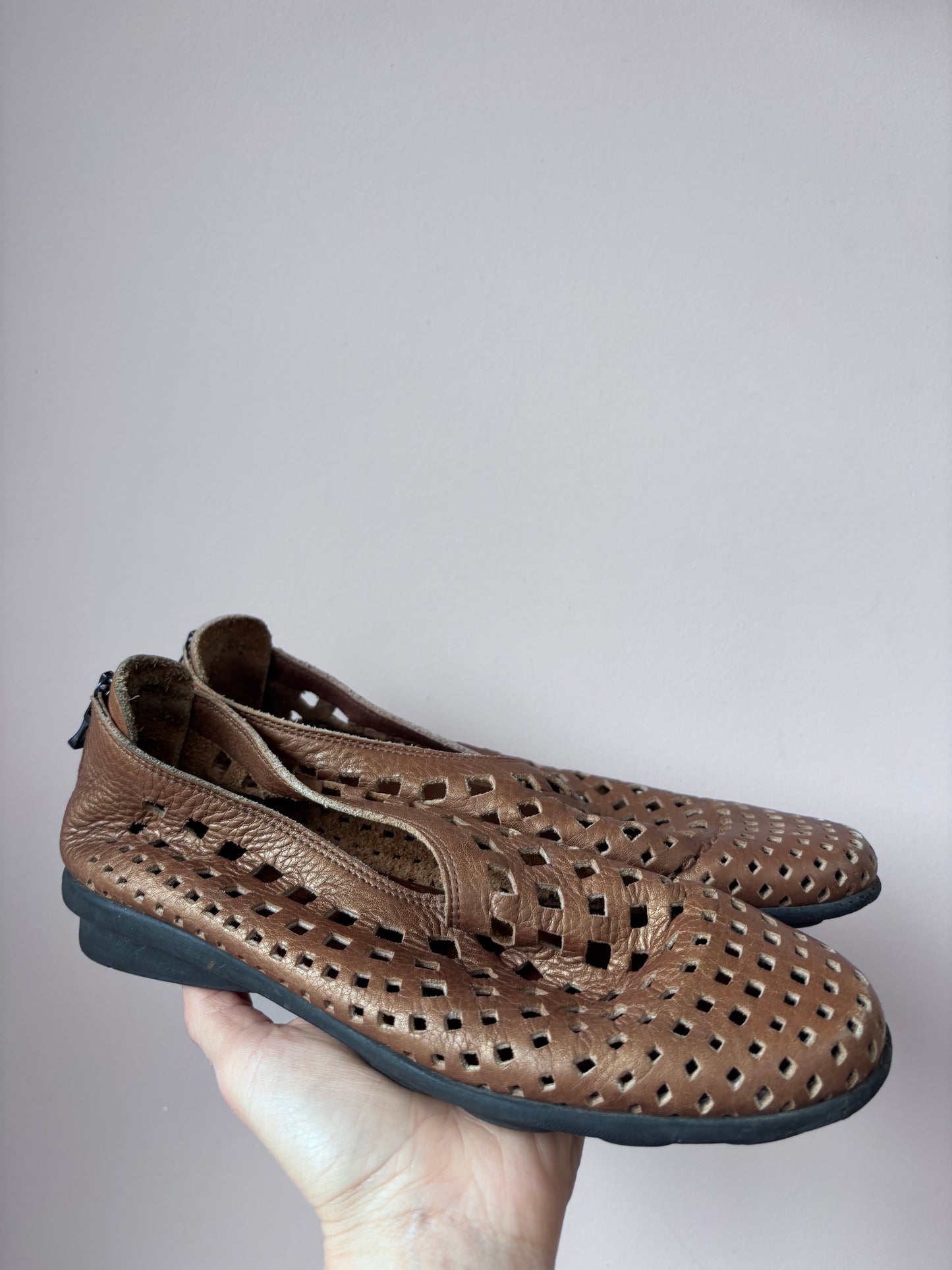 Arche bronze leather cut out shoes size UK4
