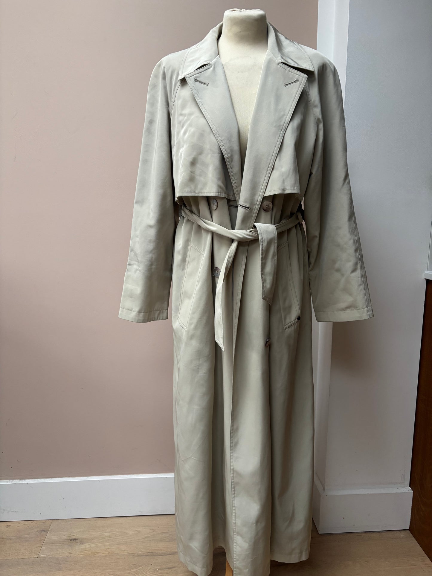 Vintage beige mac size 10/12