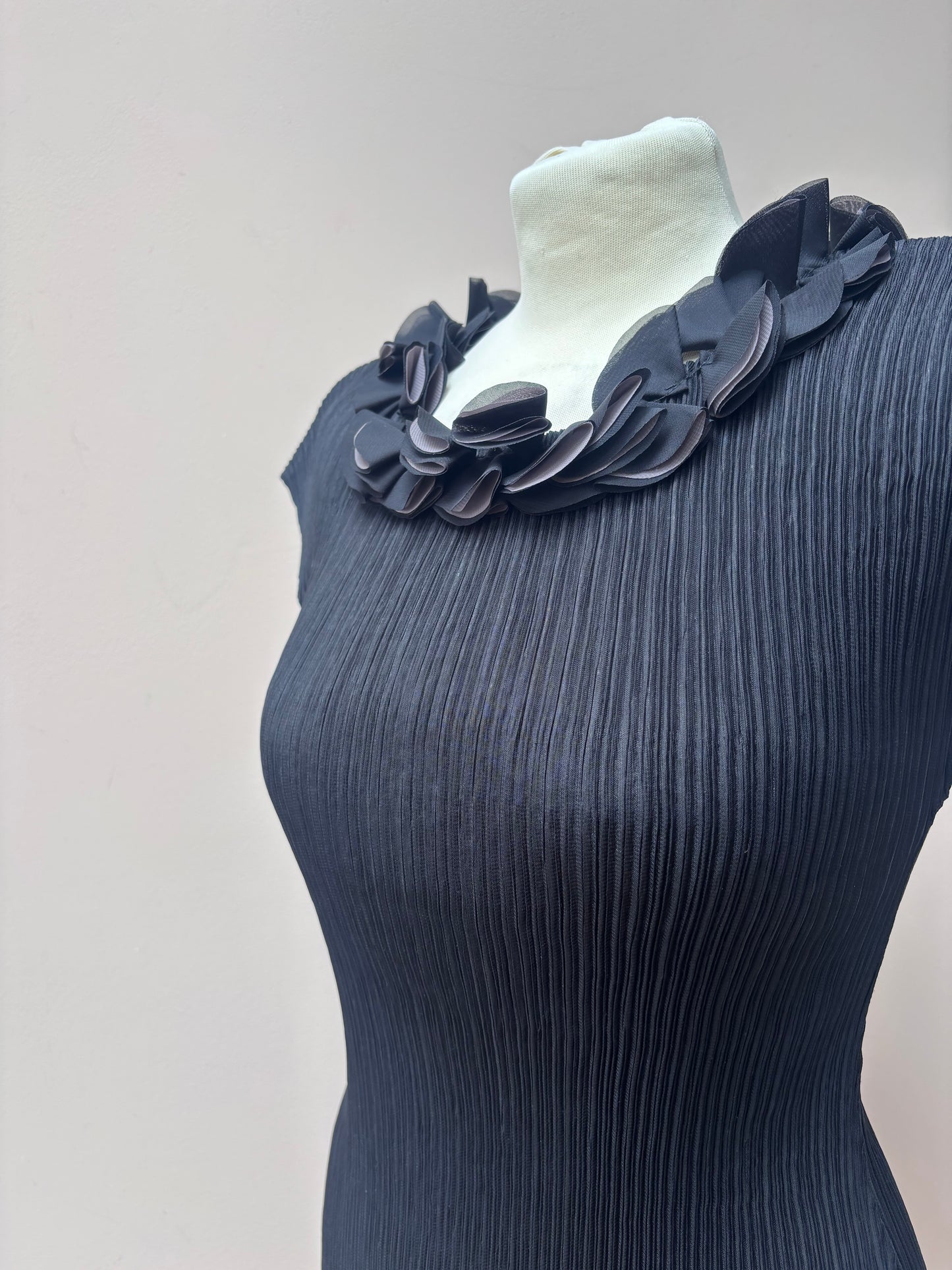 Vintage black pleated top size 10/12