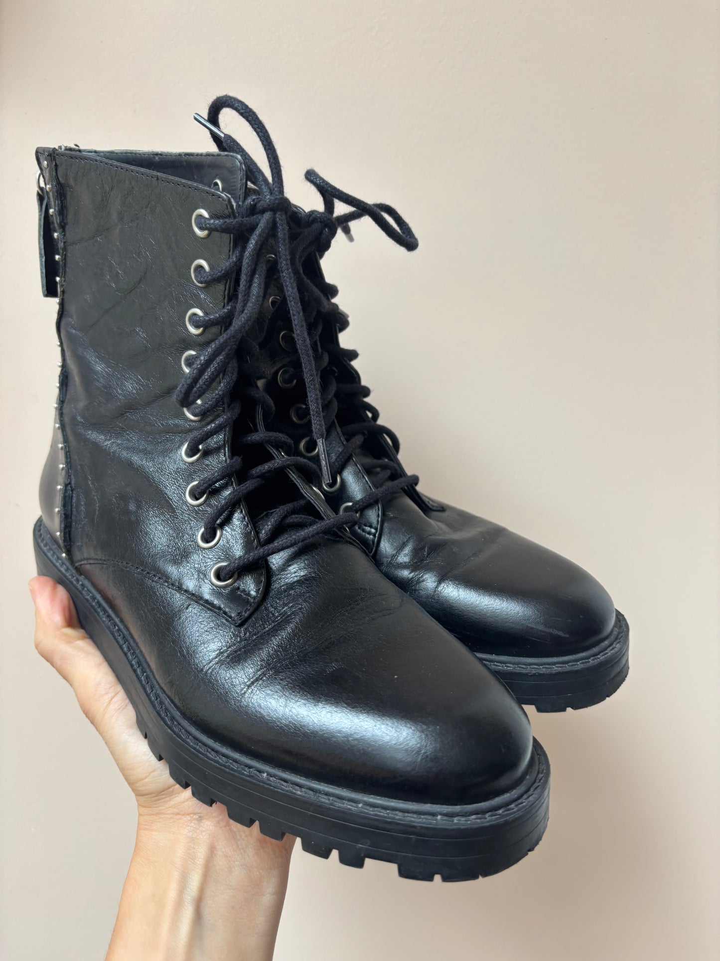 Black leather boots size UK3