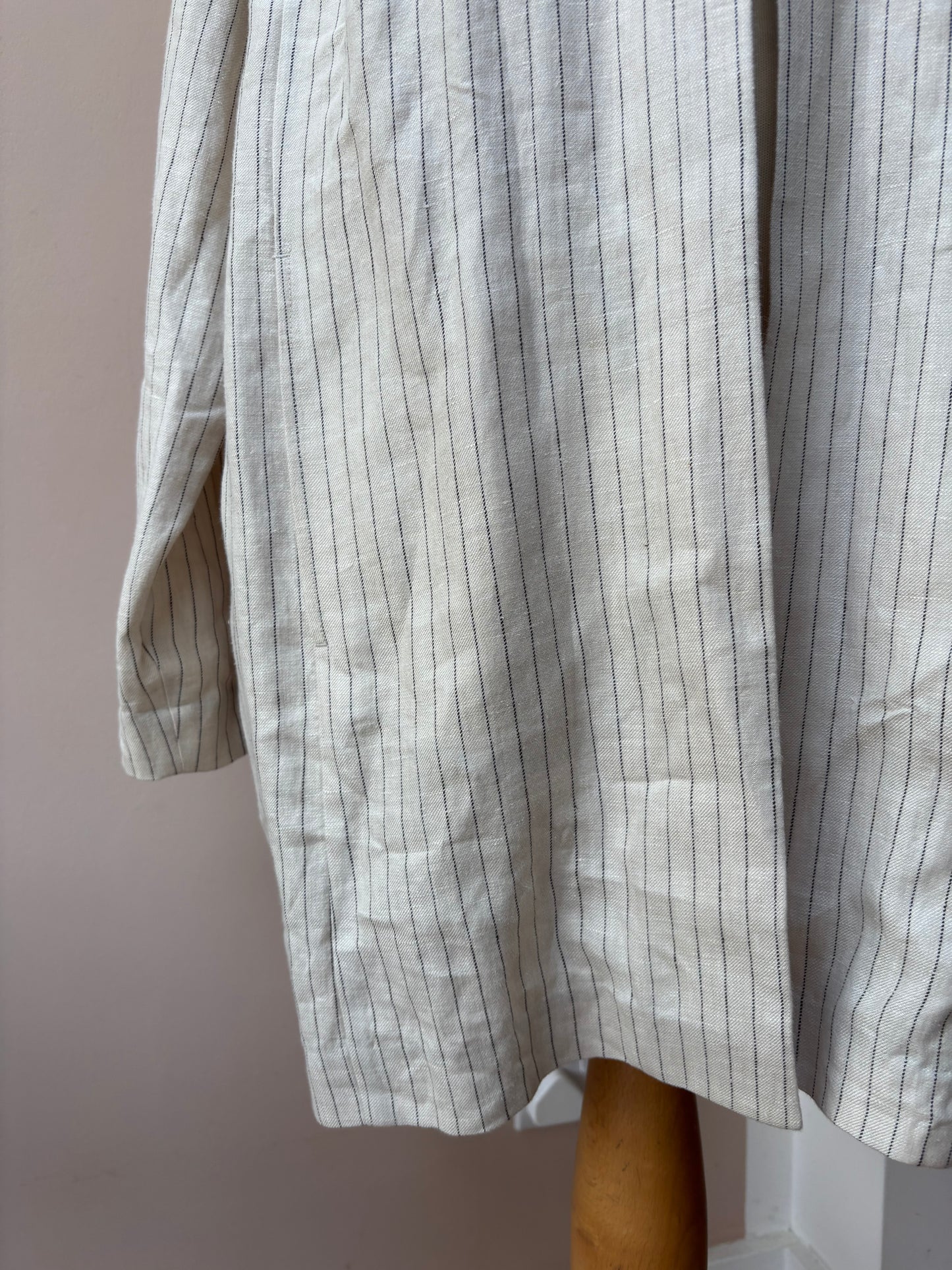Beige pin stripe 100% linen long blazer size 18-22