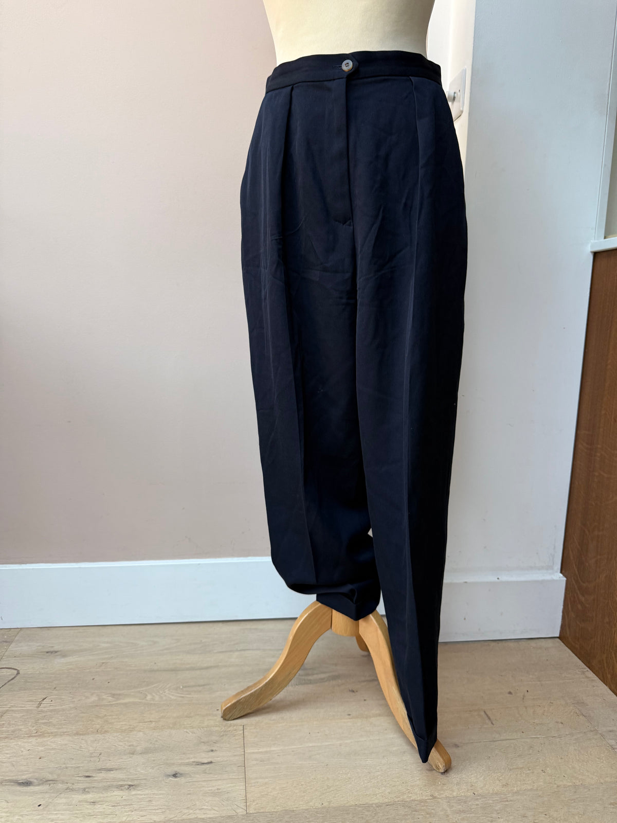 Vintage Nicole Farhi navy 100% wool trousers size 10/12