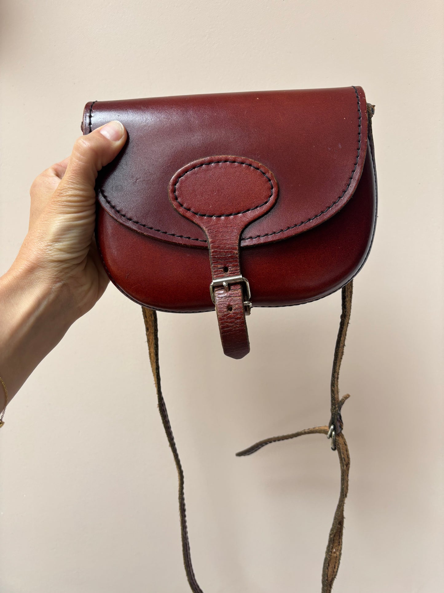 Vintage brown leather shoulder bag