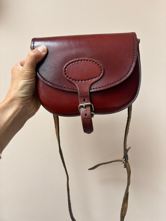 Vintage brown leather shoulder bag