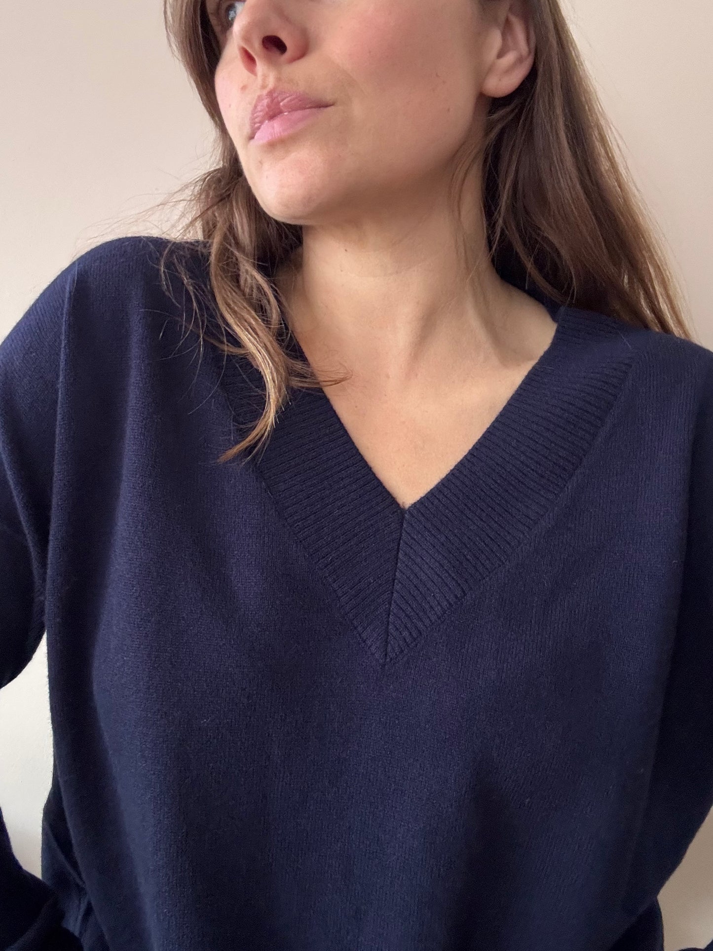 Merino wool and cashmere mix navy v neck jumper size Large