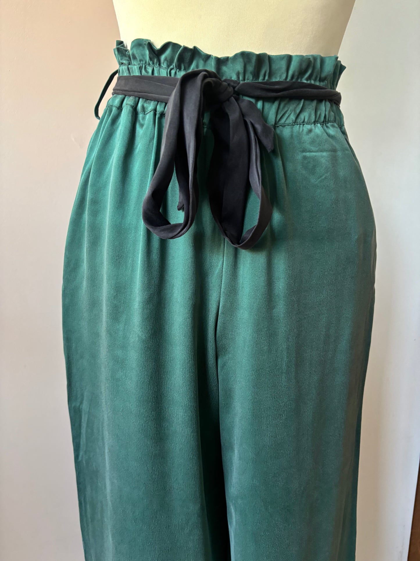 Asceno 100% silk trouser with black belt size medium