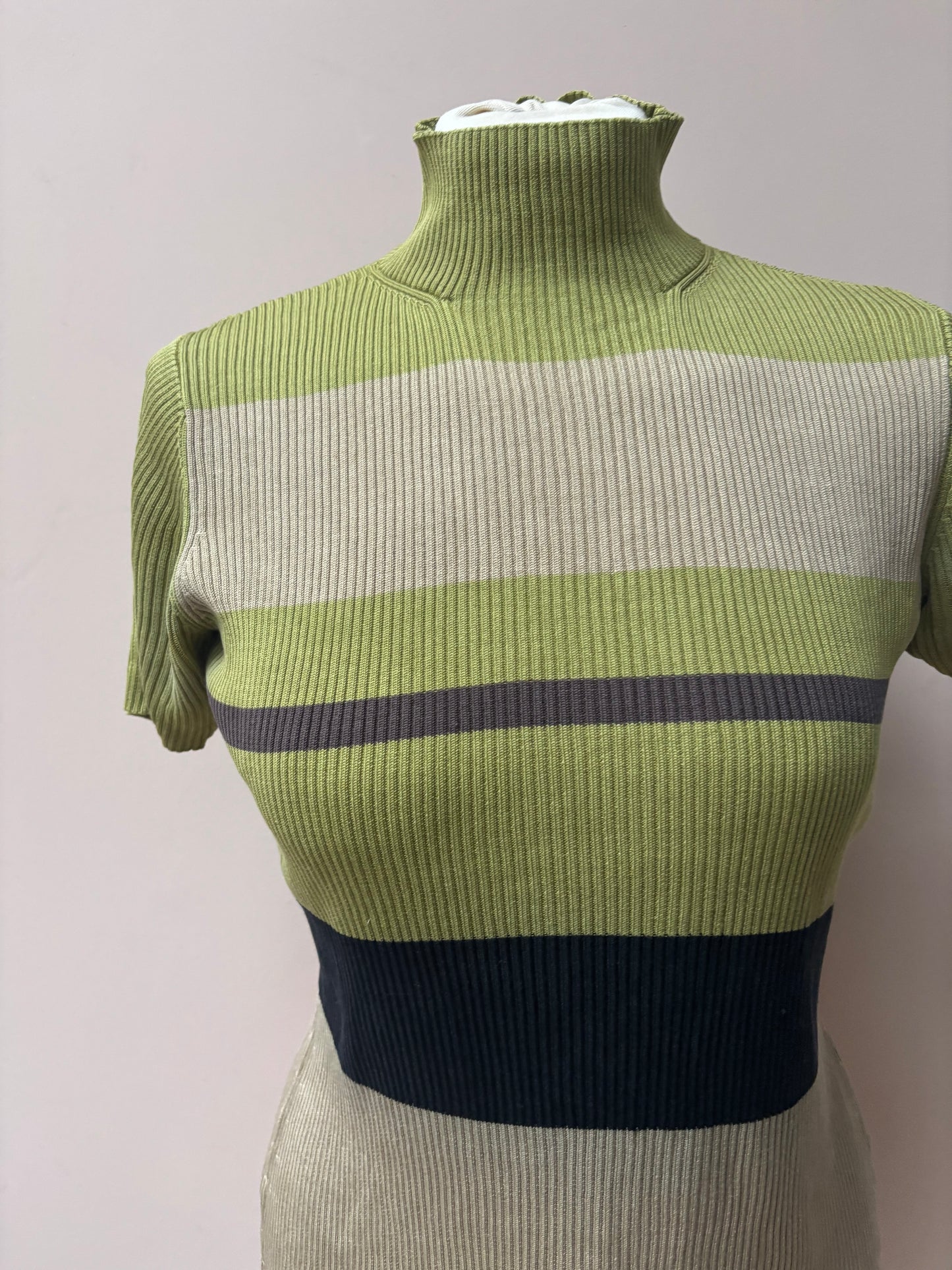 Vintage 100% silk top size Medium