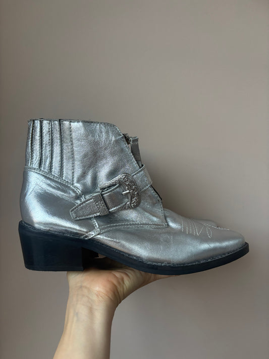 Silver leather boots size UK6