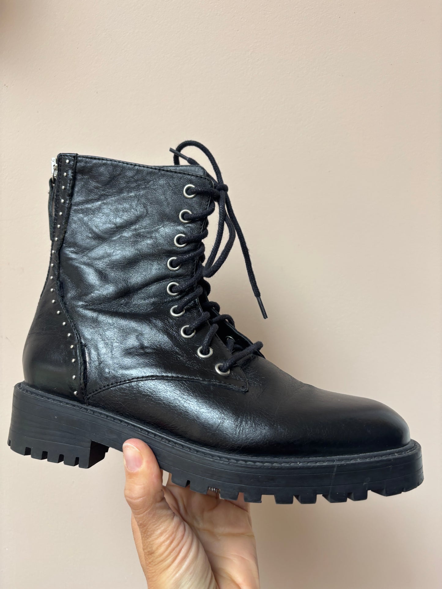 Black leather boots size UK3