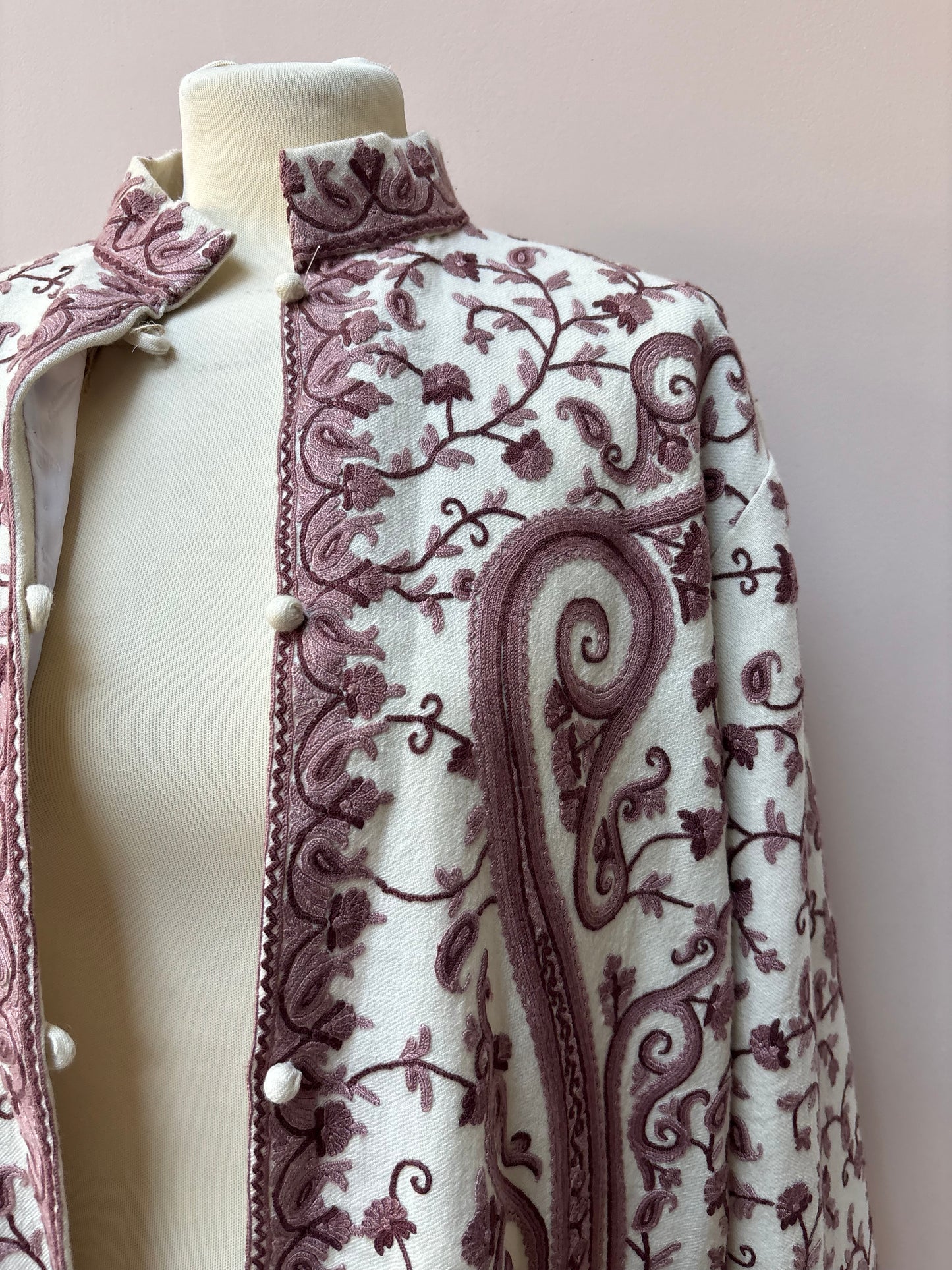 Vintage embroidered wool jacket size Medium