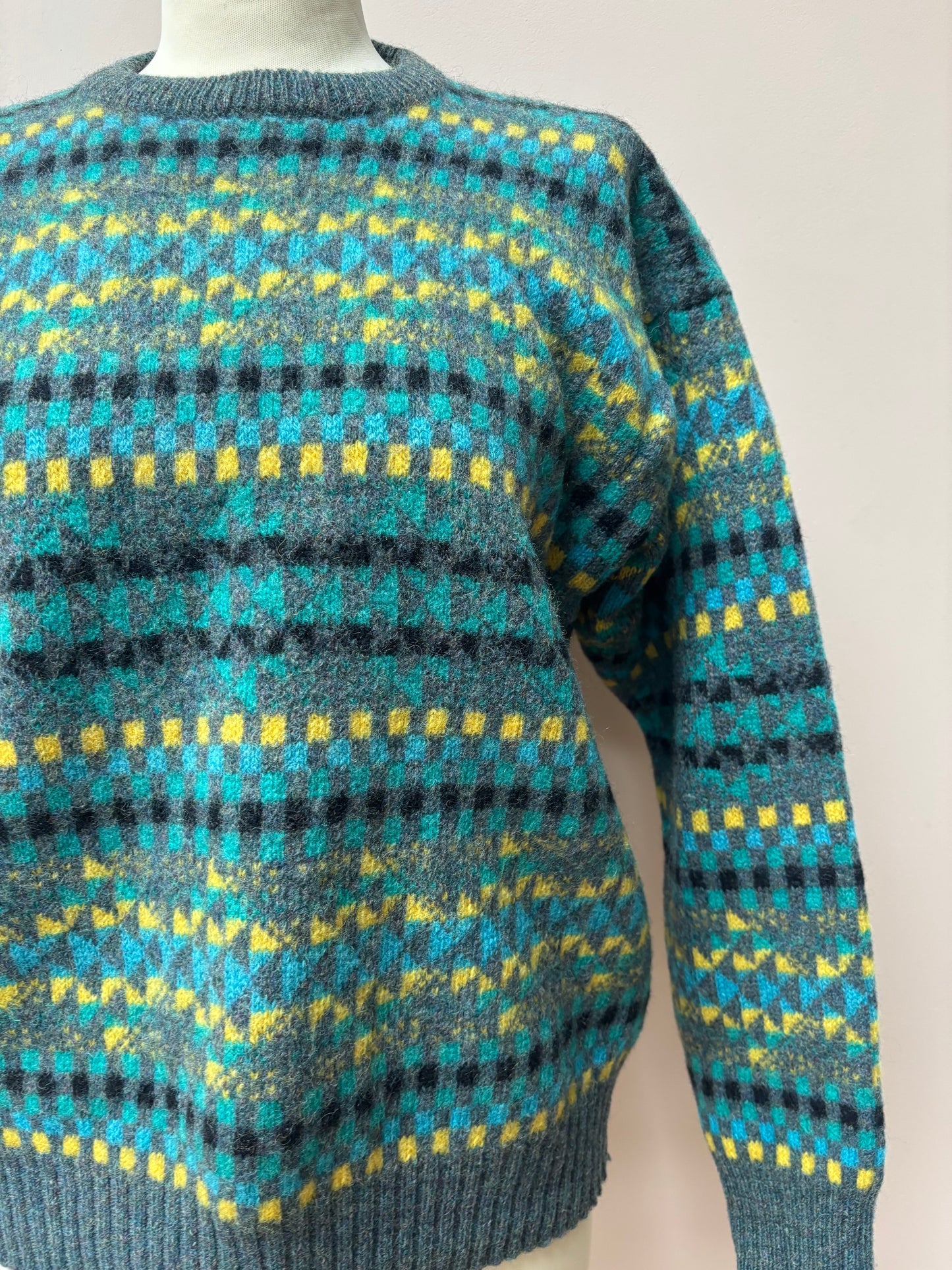 Vintage 100% wool jumper size 12