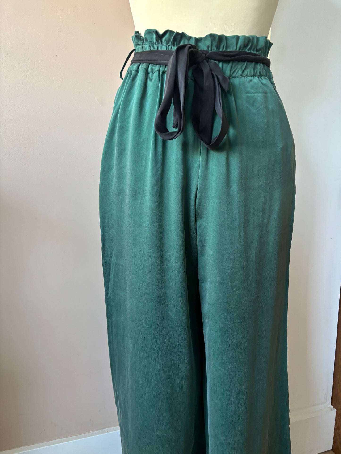 Asceno 100% silk trouser with black belt size medium