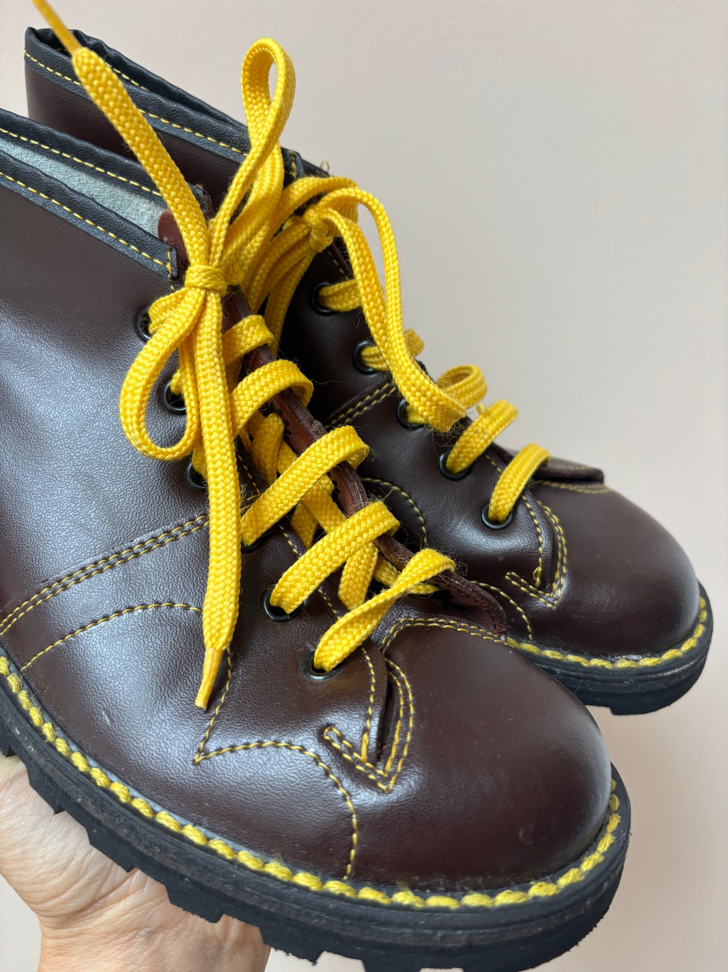Vintage brown leather boots size UK4