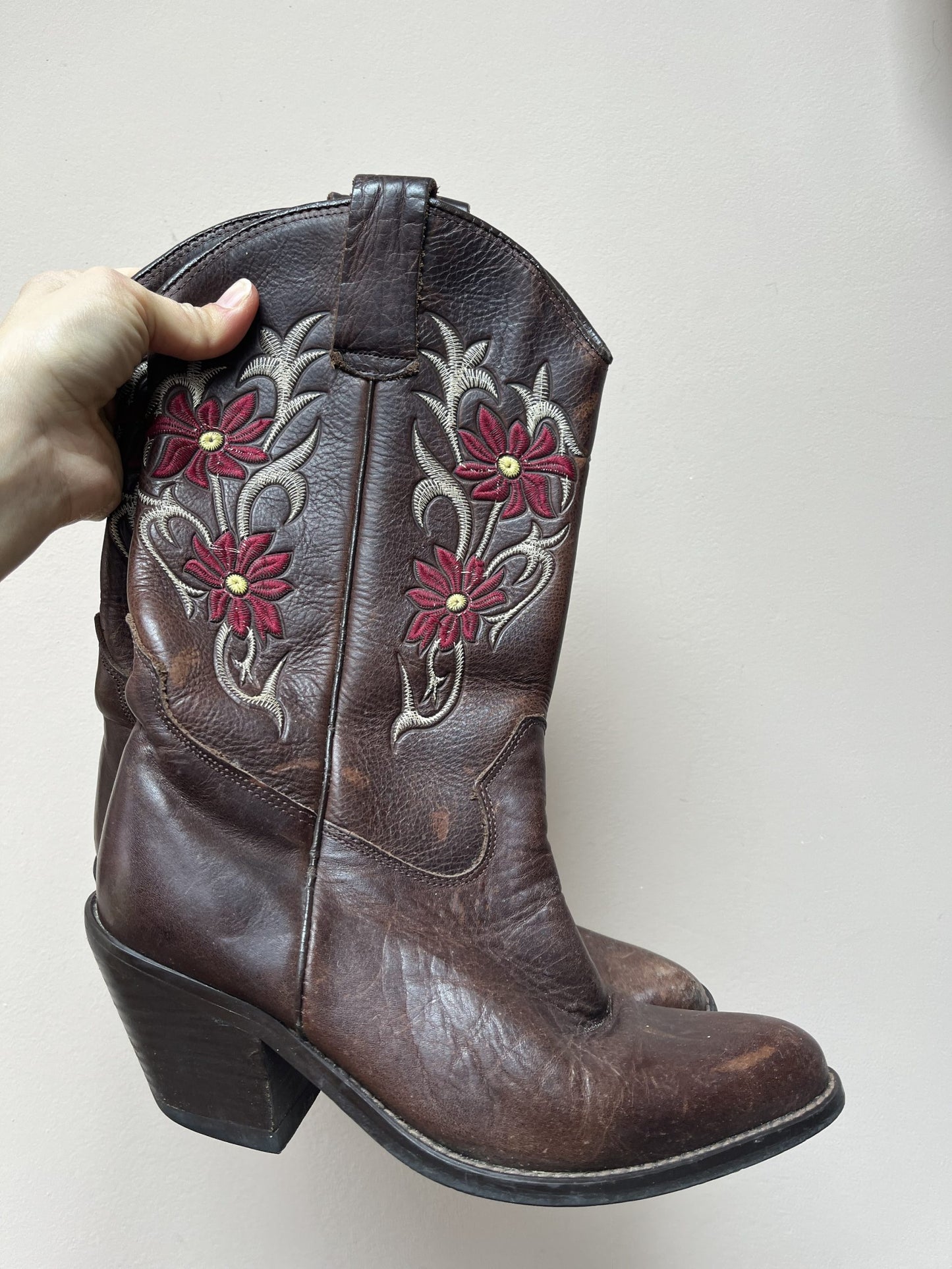 Leather cowboy boots with floral embroidery U.K. 4