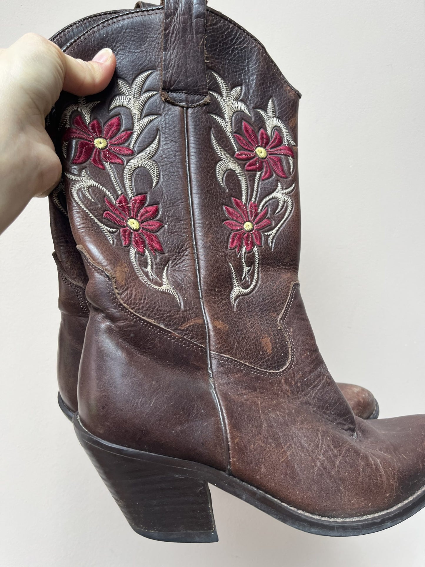 Leather cowboy boots with floral embroidery U.K. 4