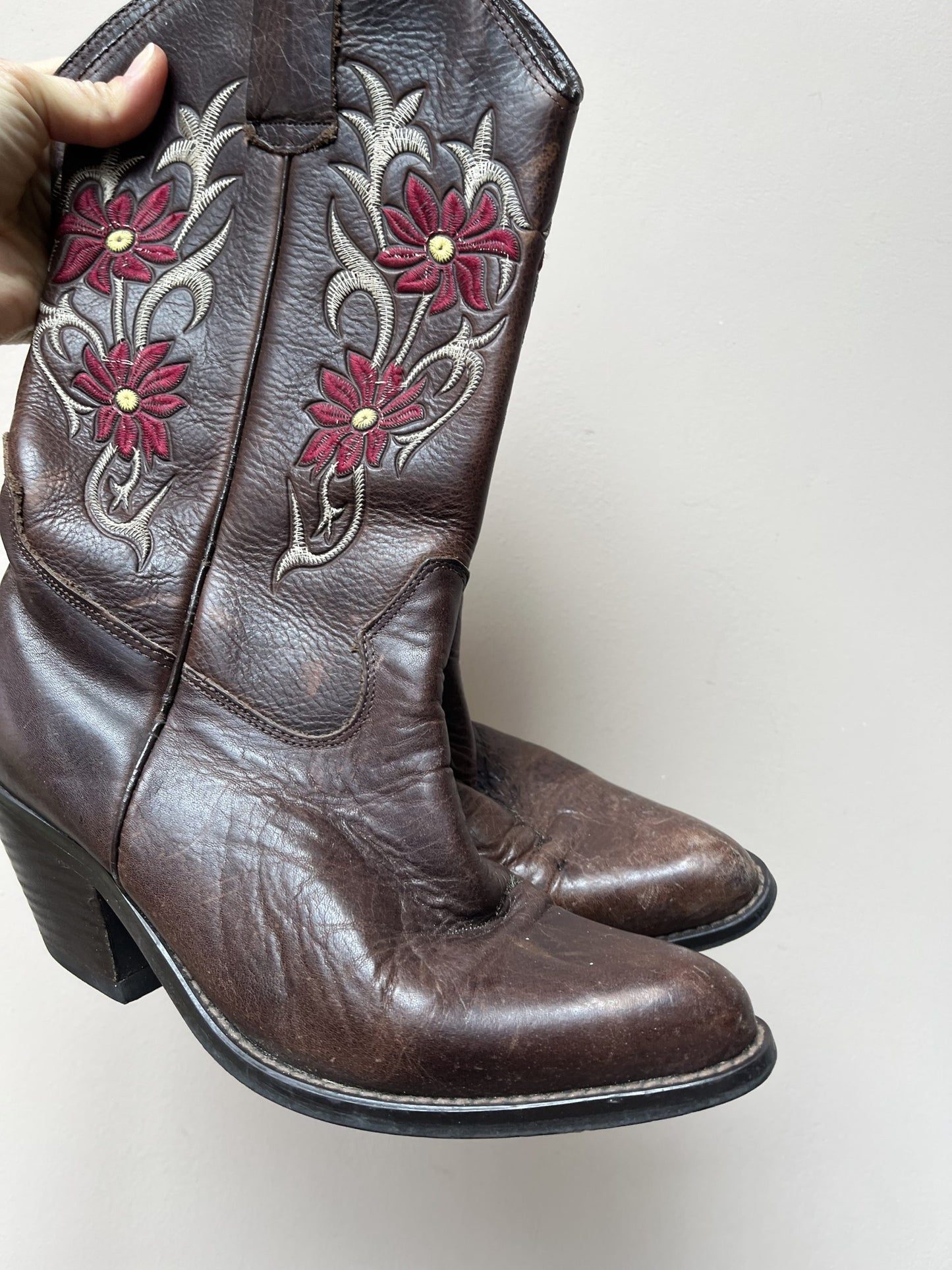 Leather cowboy boots with floral embroidery U.K. 4