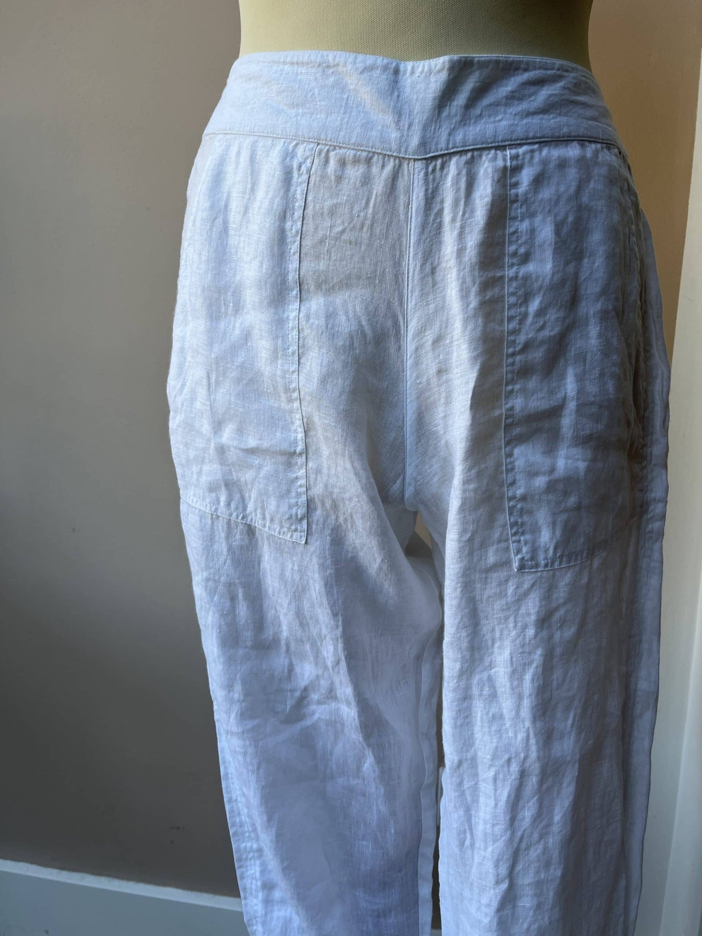 White lightweight trousers size 10