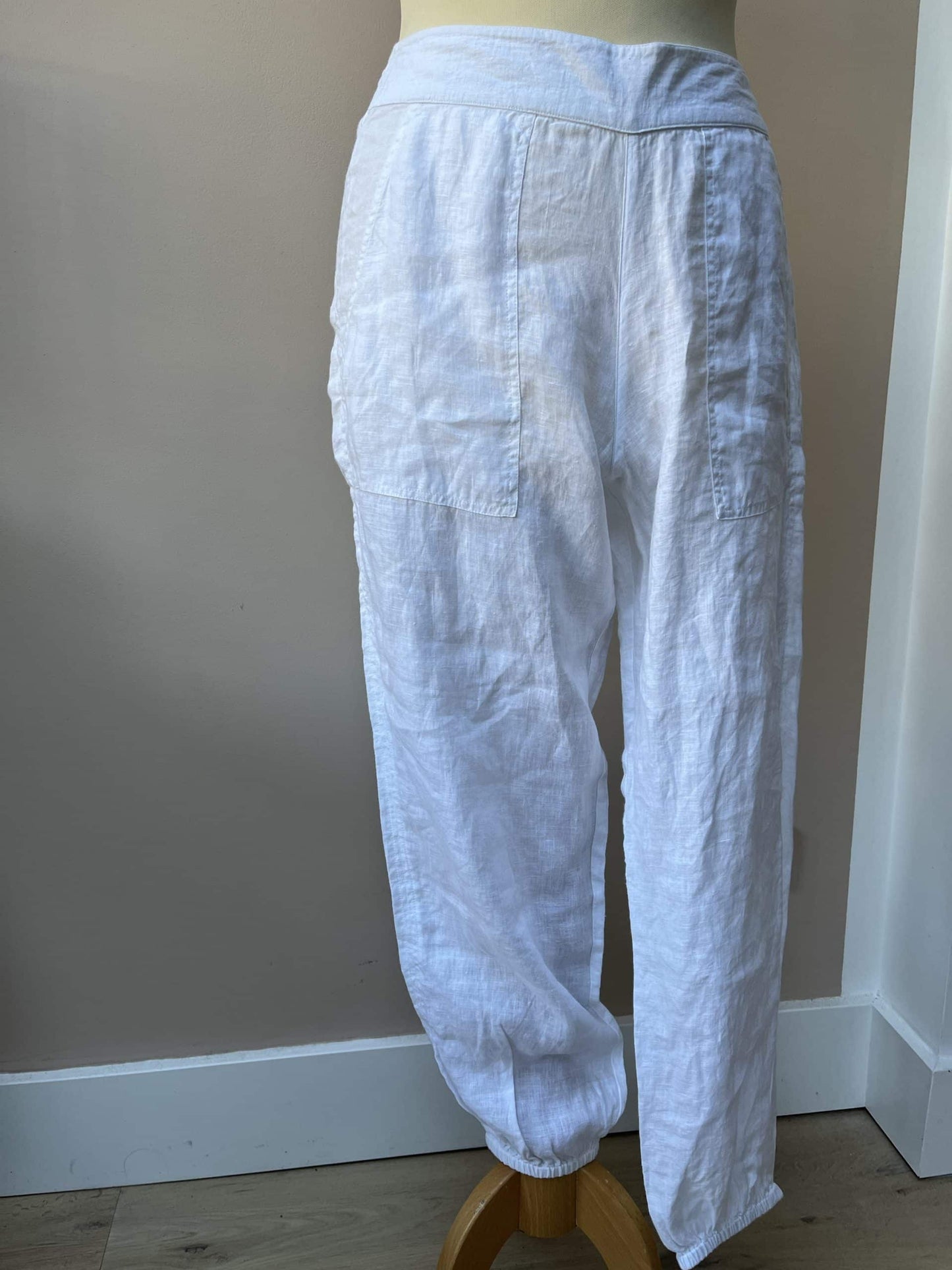 White lightweight trousers size 10