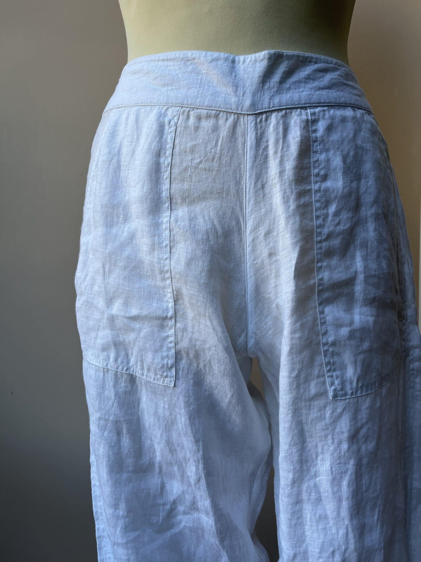 White lightweight trousers size 10
