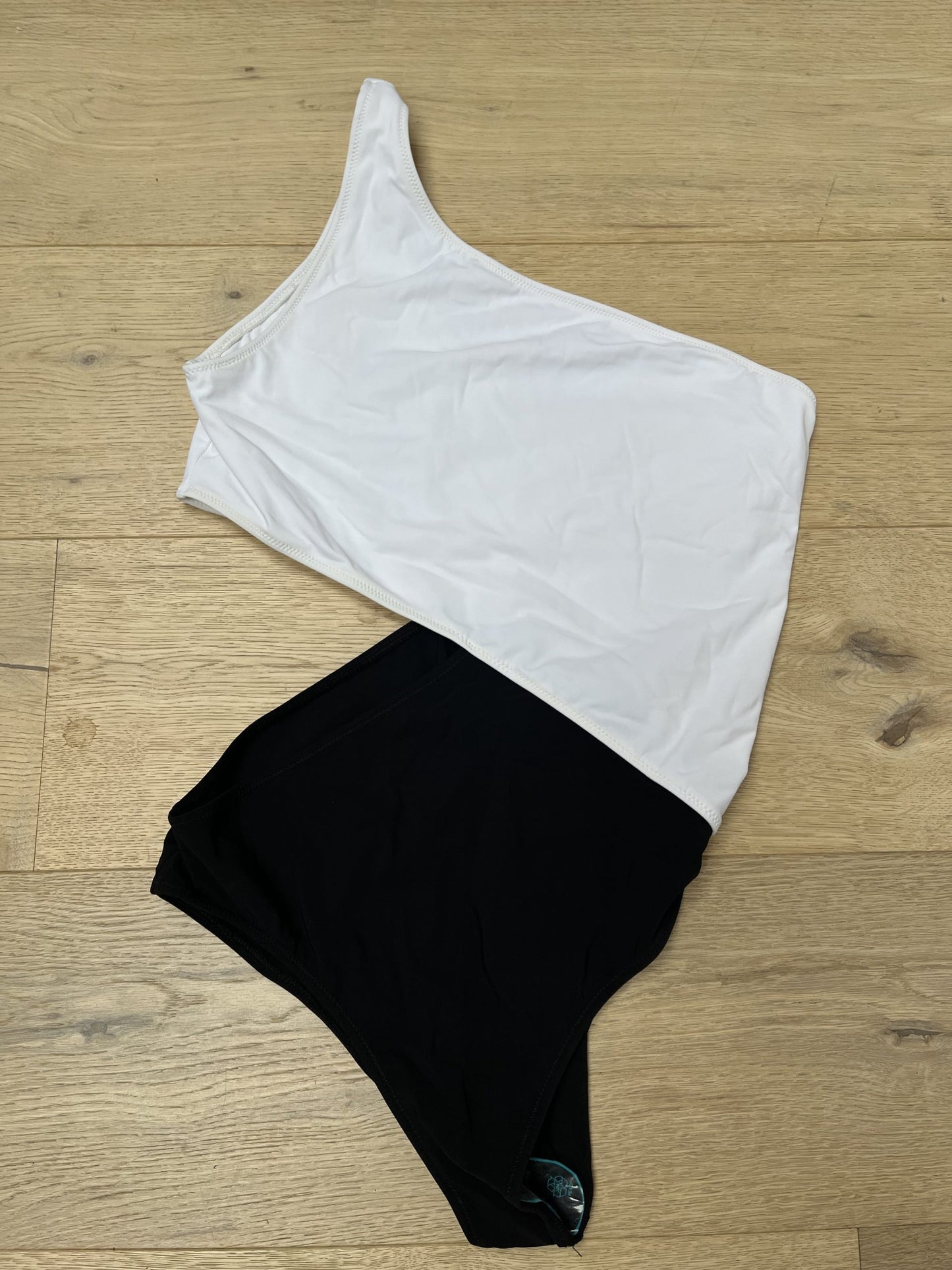 Araks cut out one shoulder swimsuit size Large