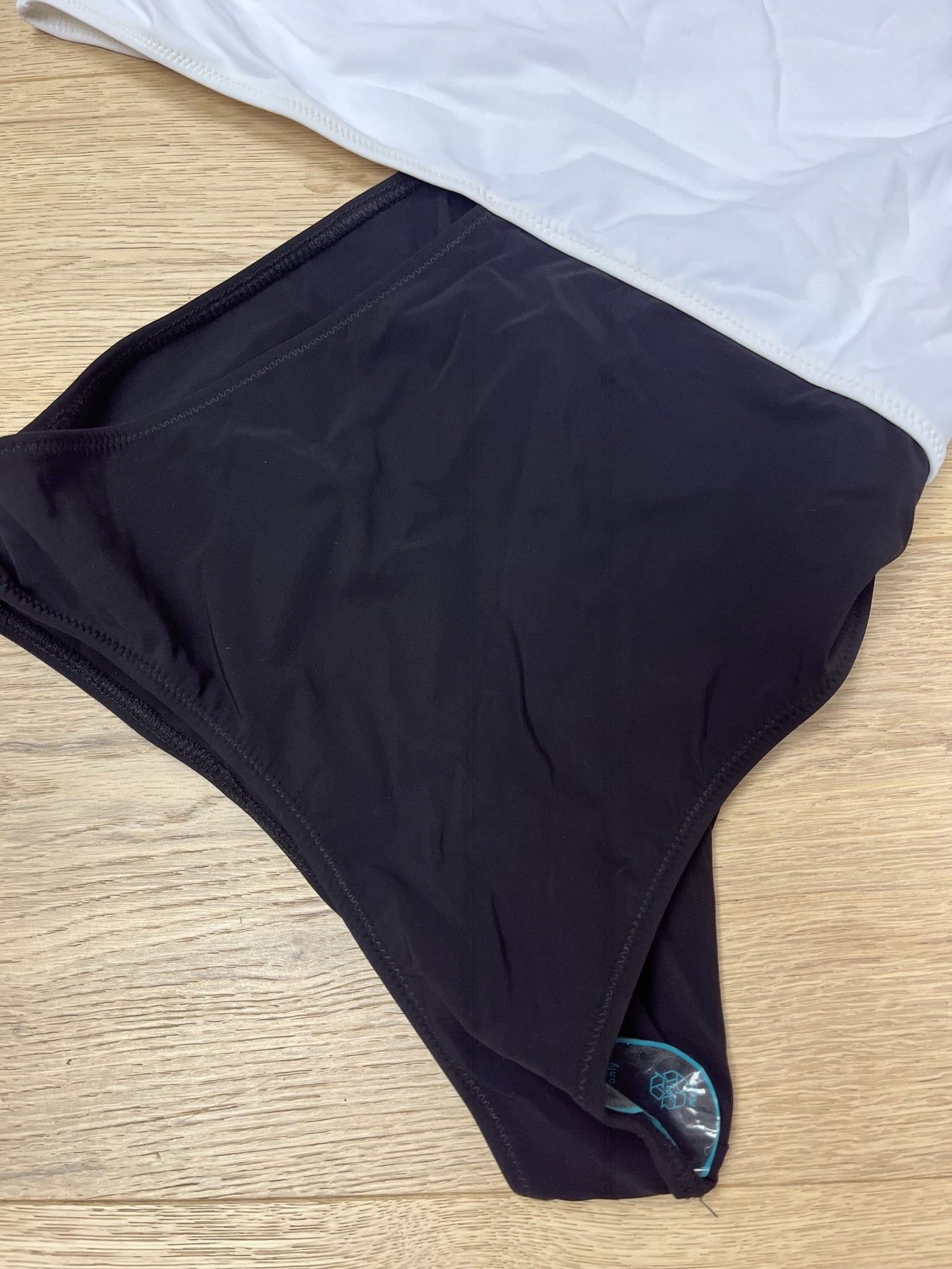 Araks cut out one shoulder swimsuit size Large