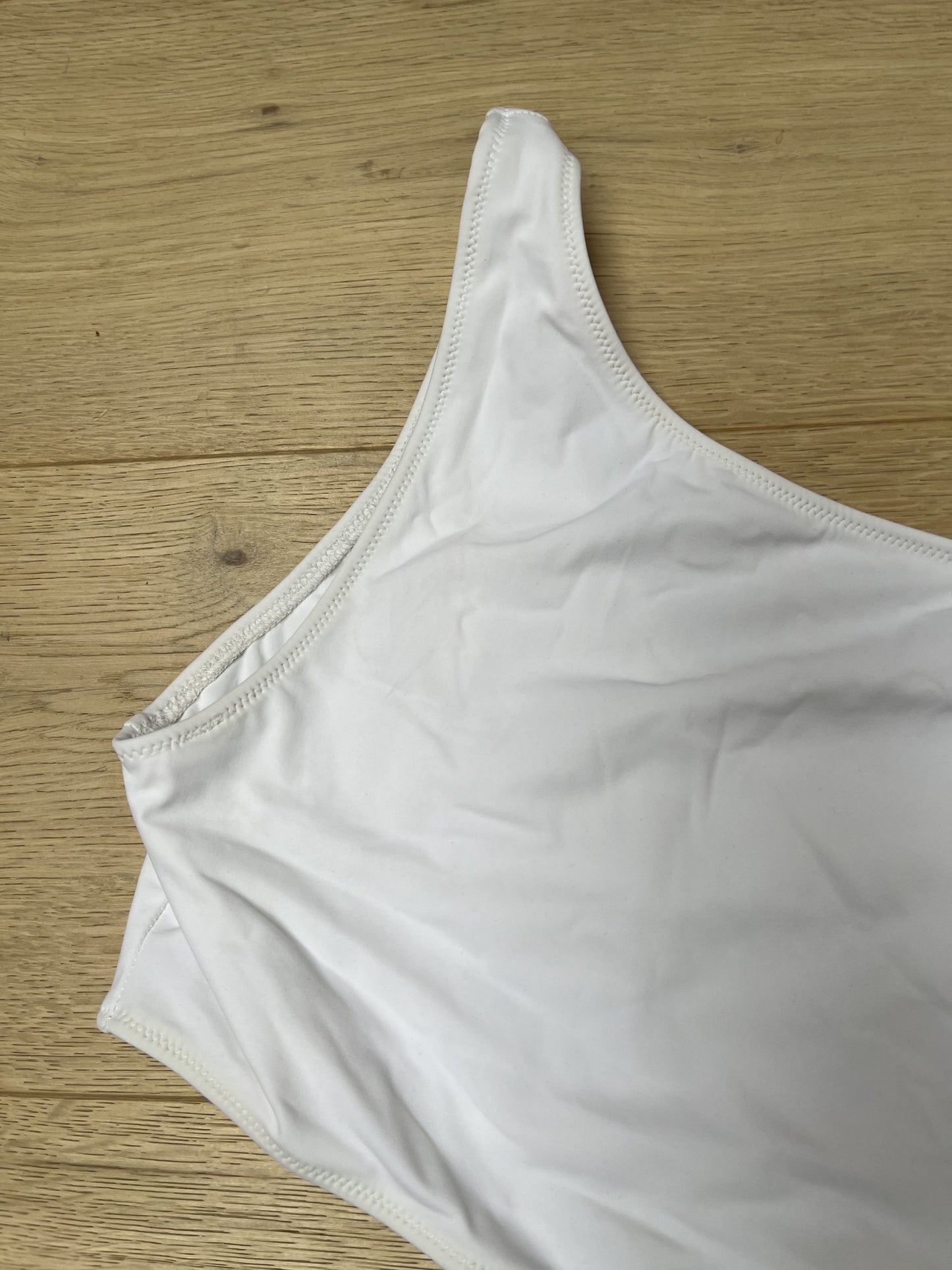 Araks cut out one shoulder swimsuit size Large