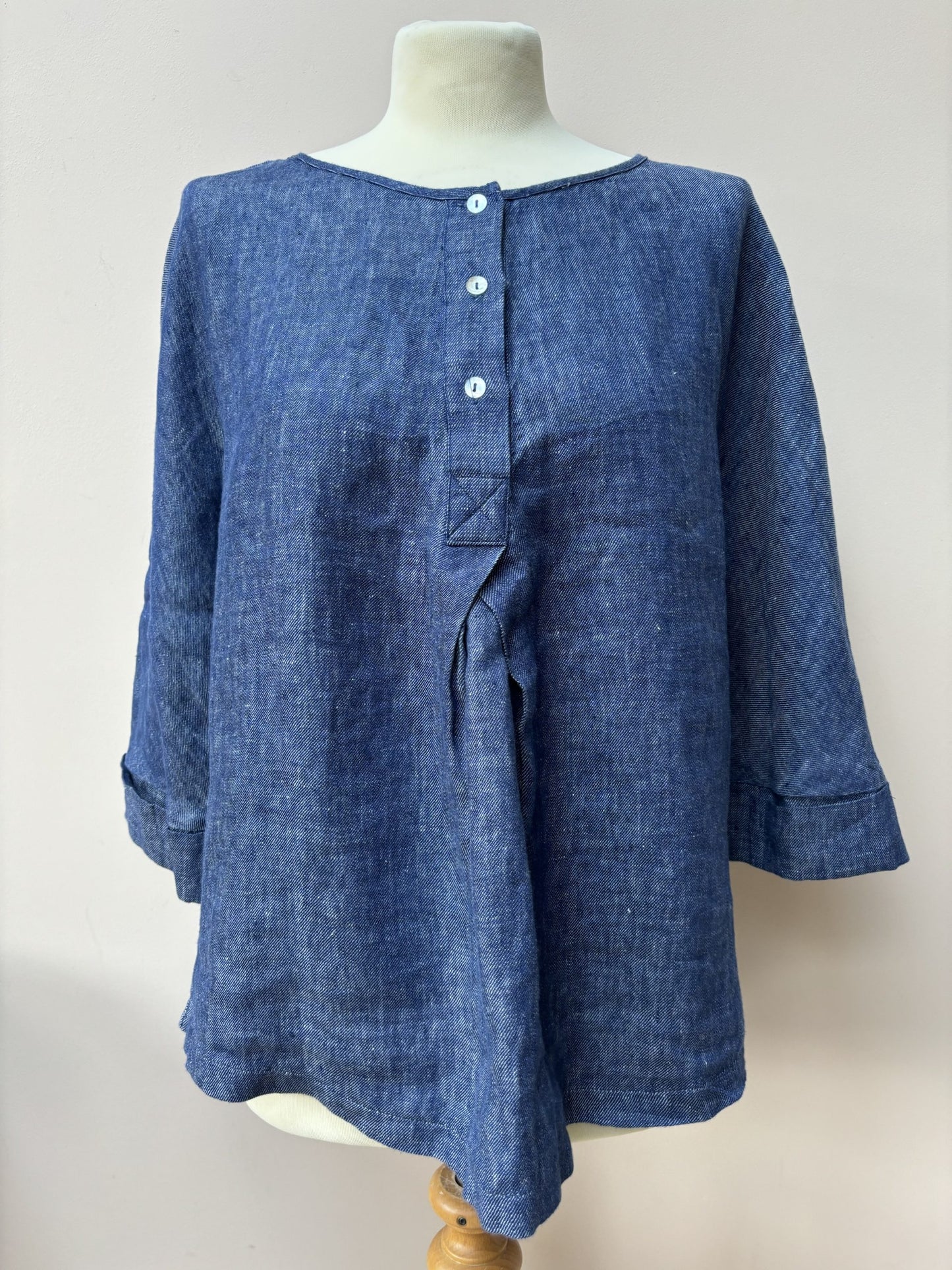 Blue linen top size 16