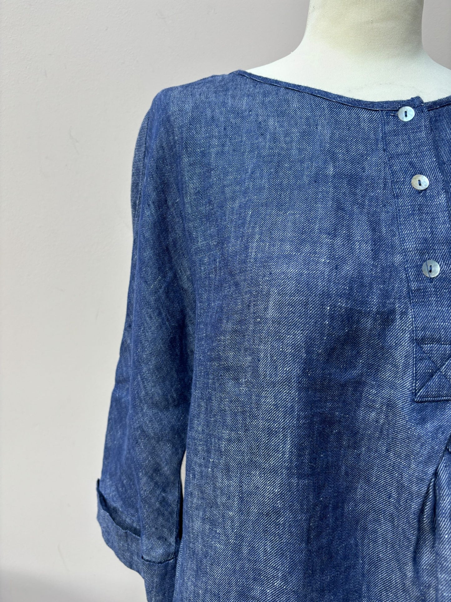 Blue linen top size 16