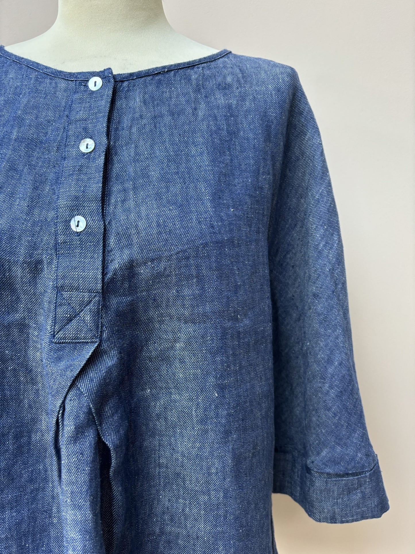 Blue linen top size 16