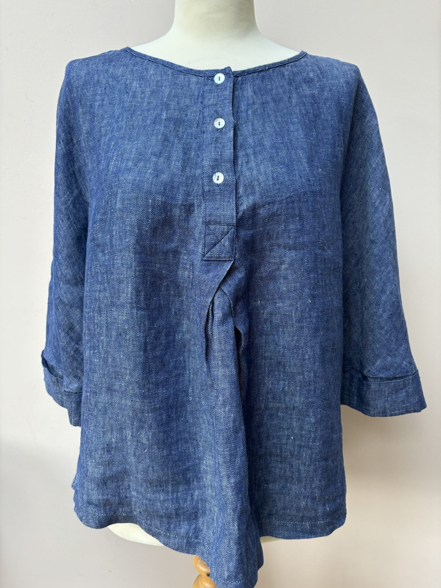 Blue linen top size 16