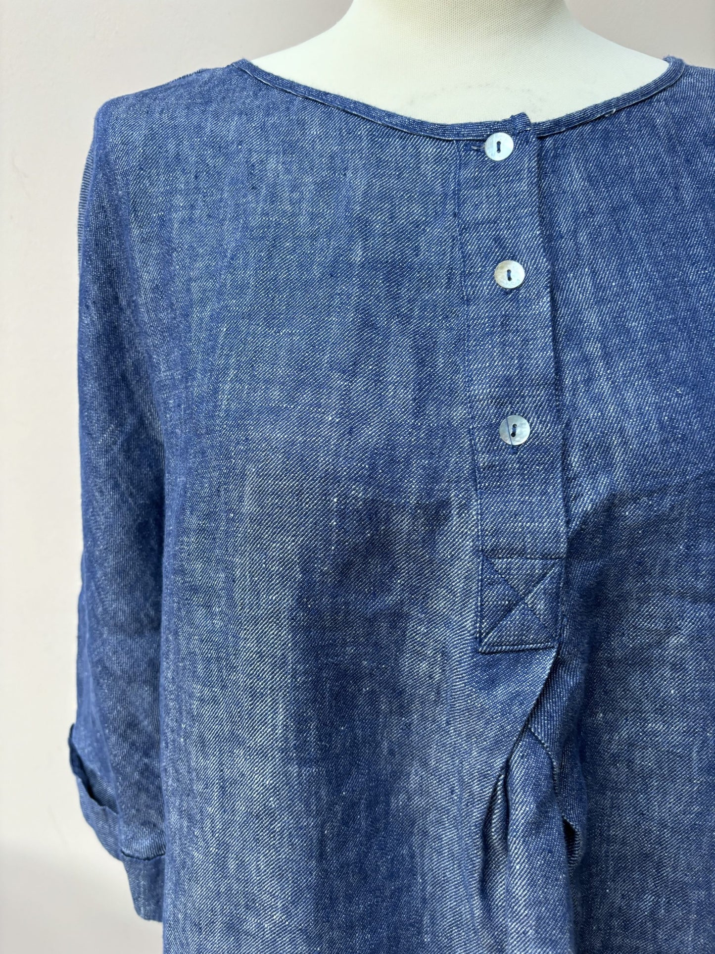 Blue linen top size 16
