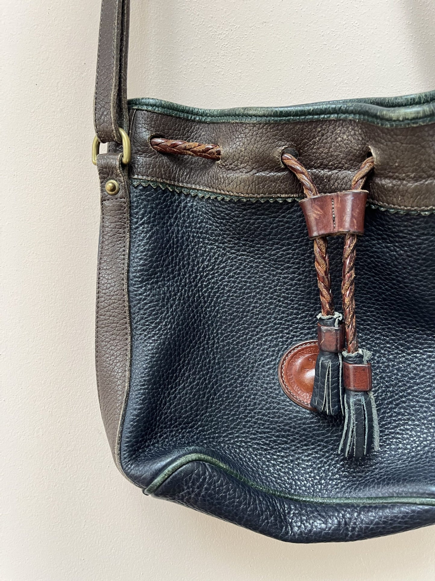 Classic vintage scotch grain leather Dooney &amp; Bourke bag